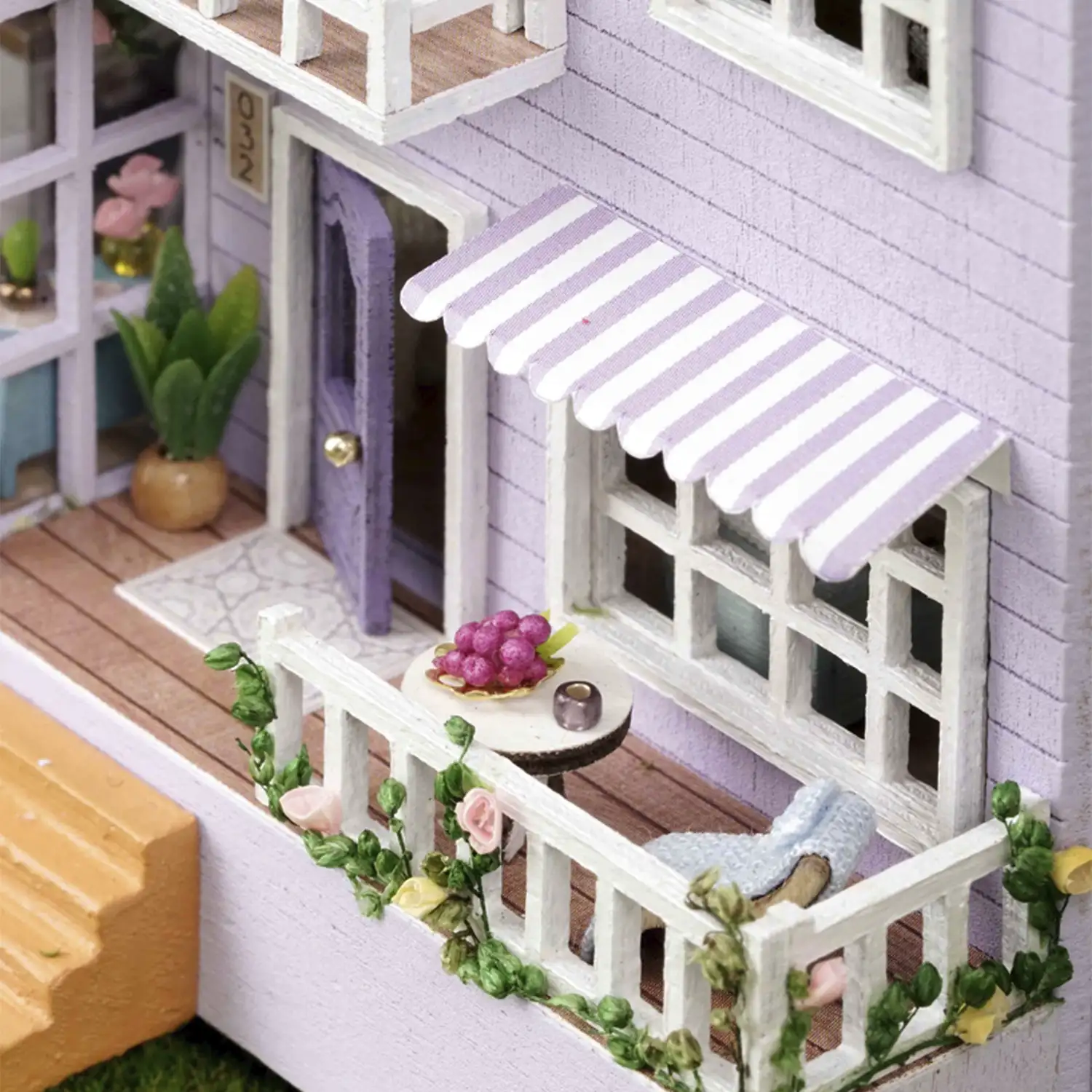 Mansión de la Felicidad. Maqueta 3D con diseño de panel de puerta abierta, realista con gran detalle y luces led.