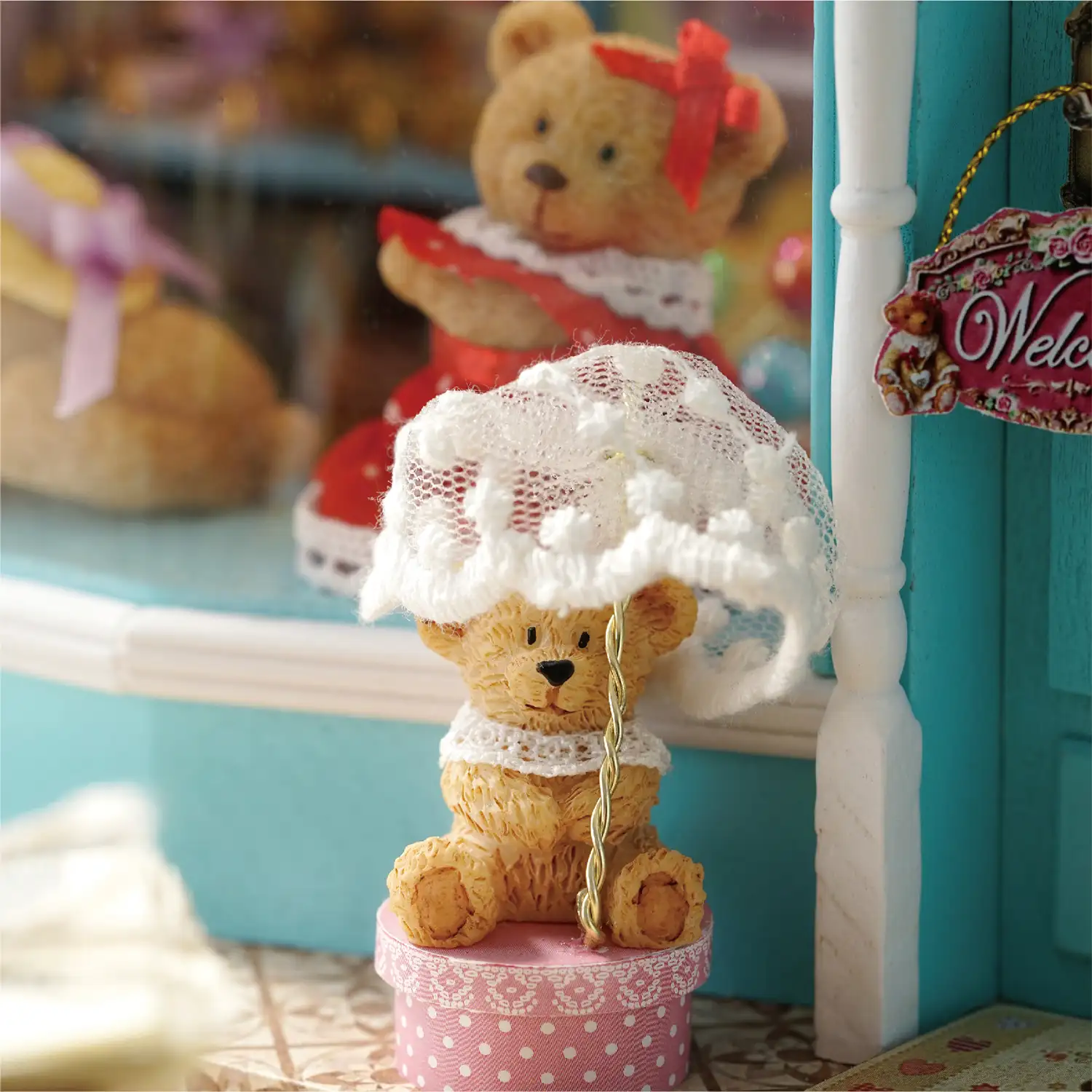 Tienda La historia del Oso. Maqueta 3D con diseño de panel de puerta abierta, realista con gran detalle y luces led.