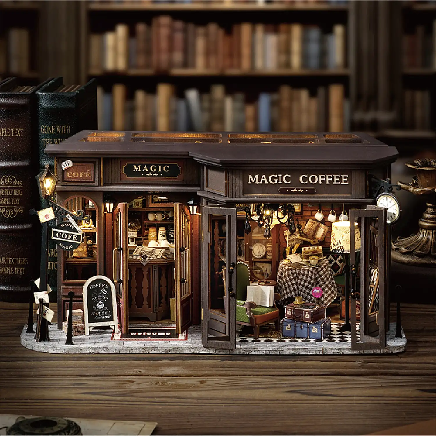 Cafetería Antigua. Maqueta 3D realista con gran detalle con cubierta antipolvo y luces led.