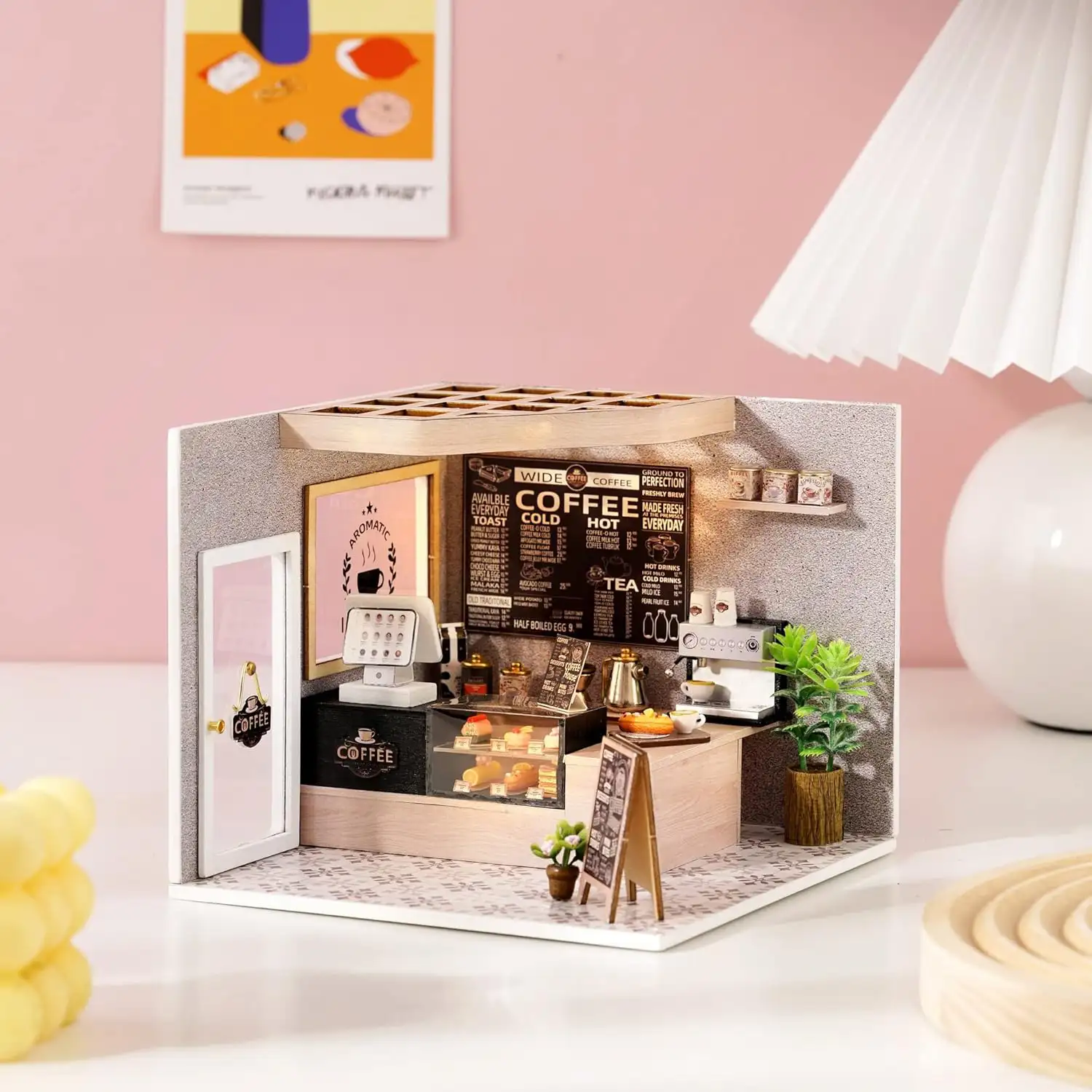 Cafetería Fácil. Maqueta 3D realista con gran detalle, cubierta antipolvo y luces led.