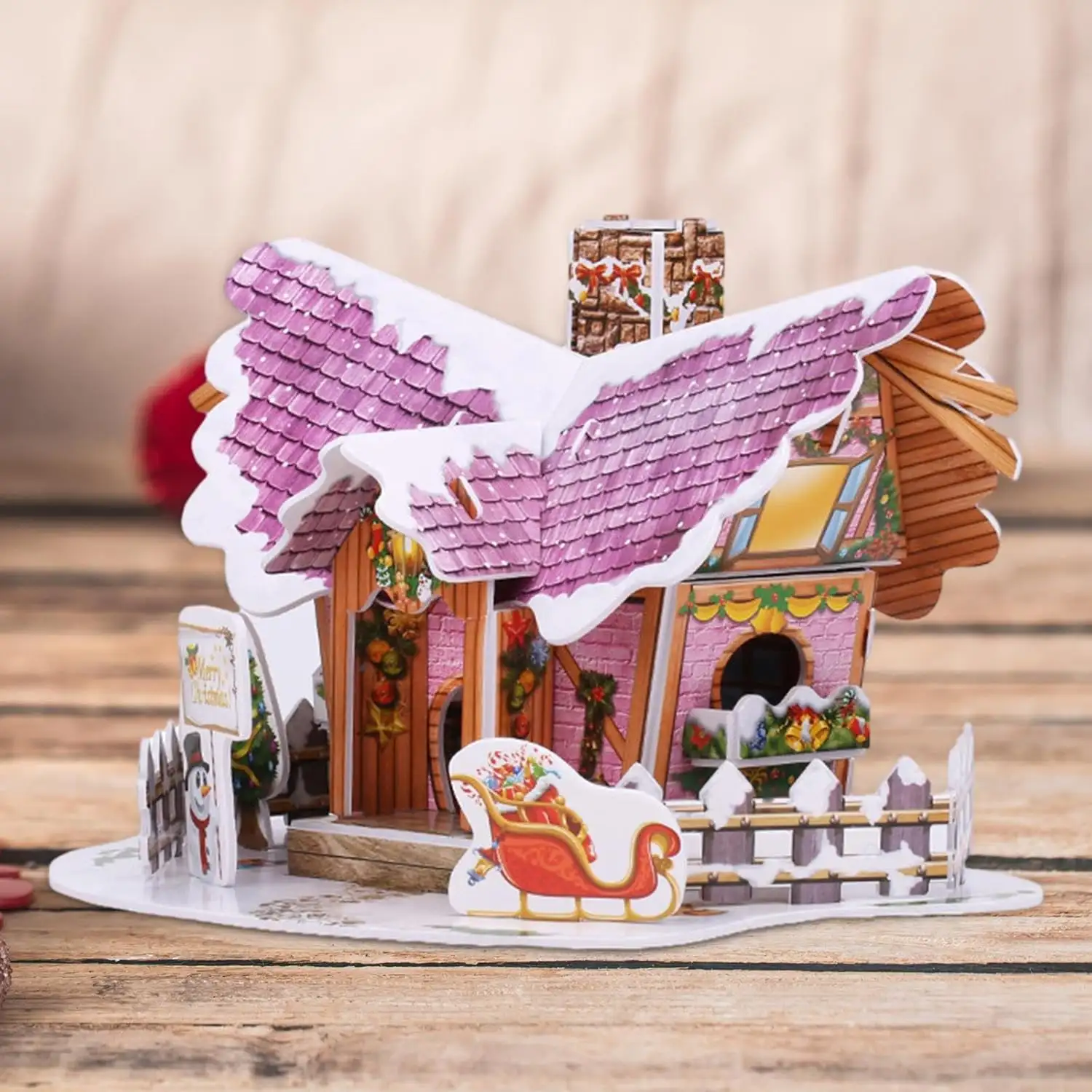 Maqueta 3D de cartón de una Casita Navideña. Diseño morado. 22 piezas.