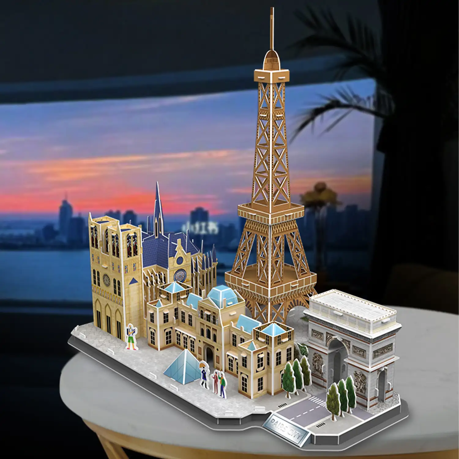 Puzle 3D de cartón de la ciudad de París con luces LED. 104 piezas.