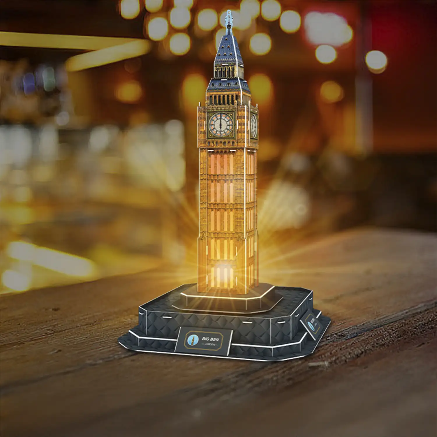 Puzle 3D de cartón del Big Ben situado en Londres. Base con luces y música. 43 piezas.