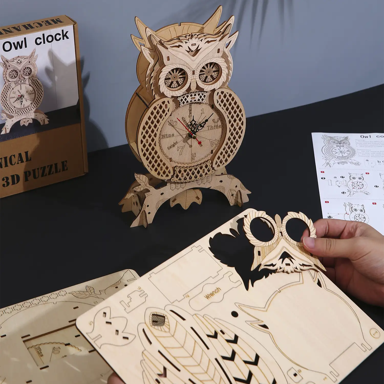 Maqueta de Madera 3D, diseño de Reloj con forma de Búho. 46 piezas.