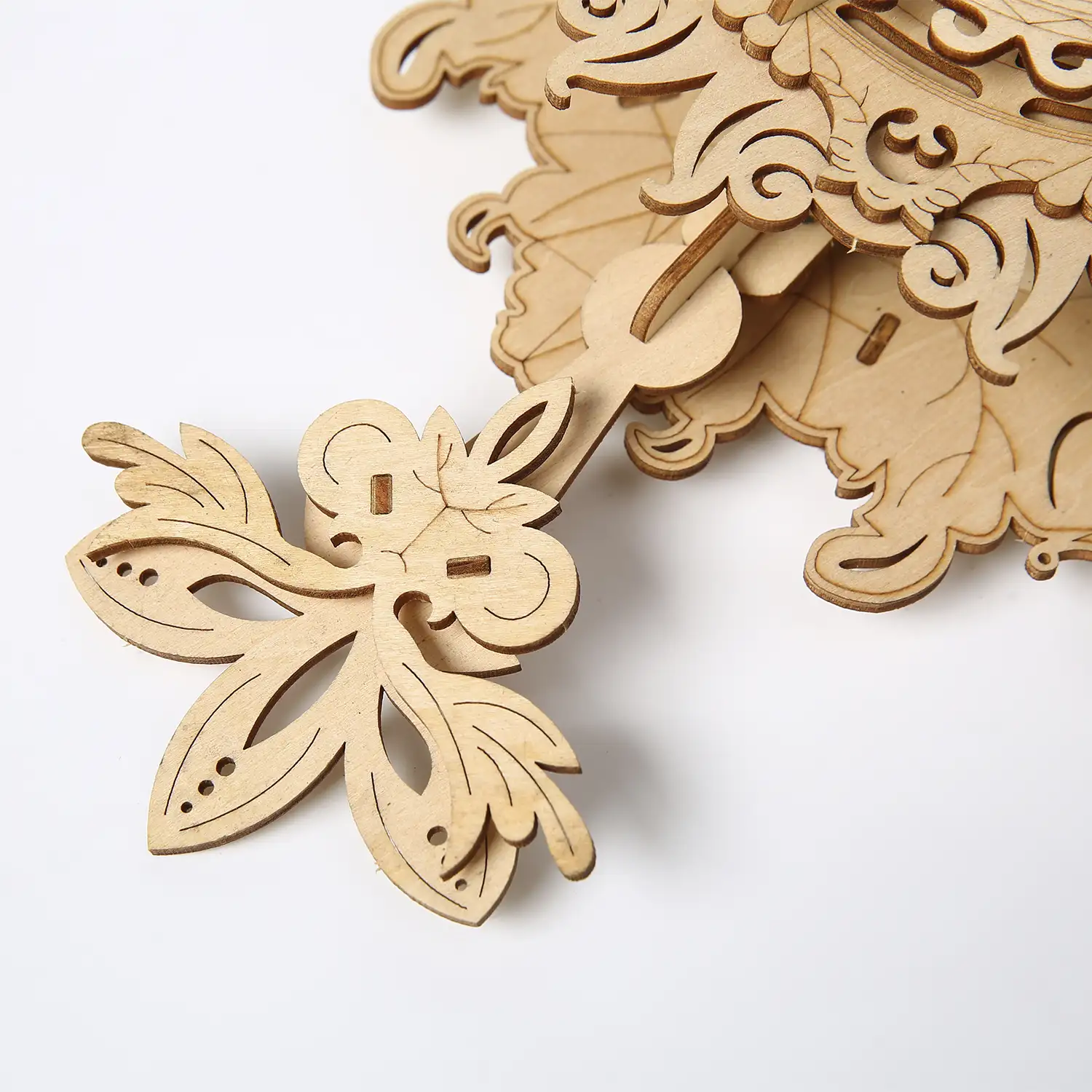 Maqueta de Madera 3D, diseño de Reloj de pared antiguo. 36 piezas.