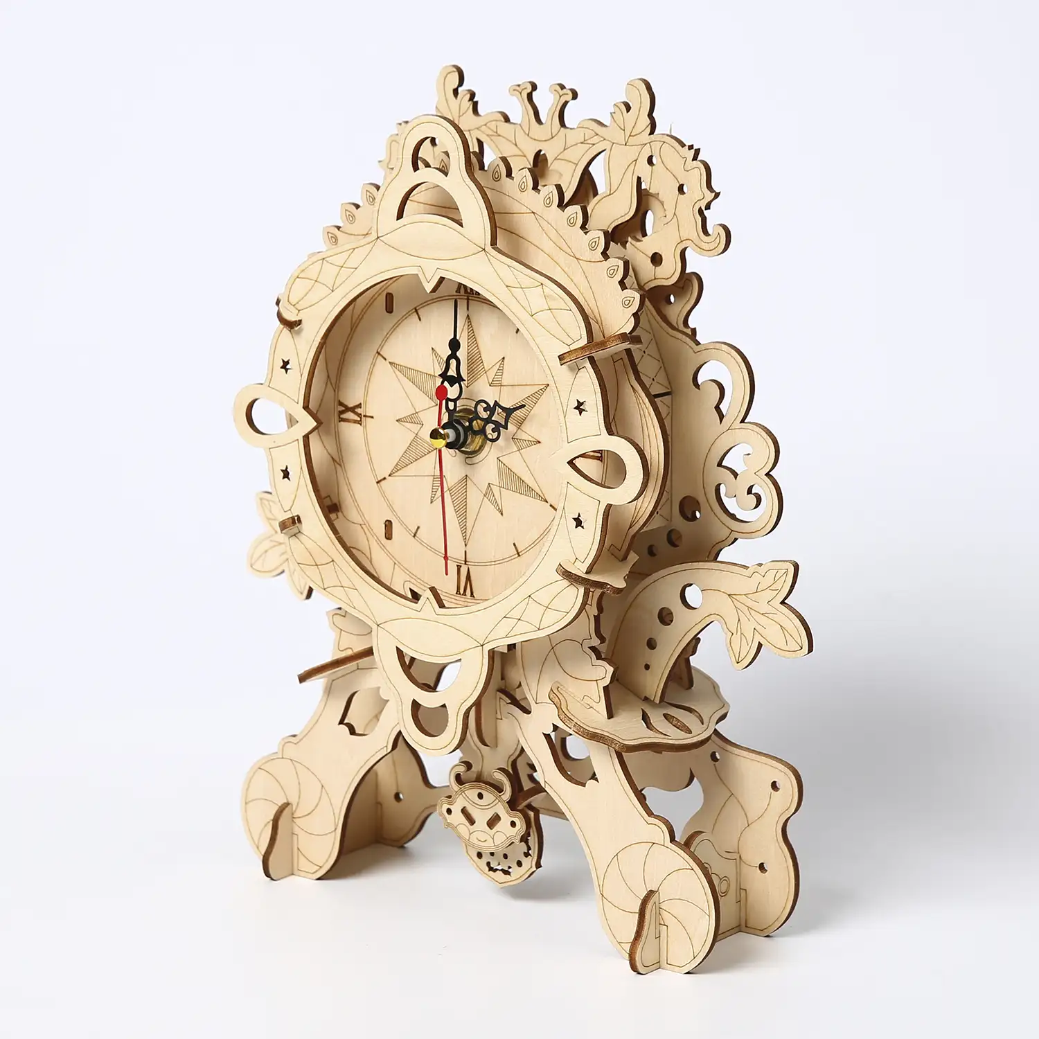 Maqueta de Madera 3D, diseño de Reloj antiguo con péndulo. 31 piezas.