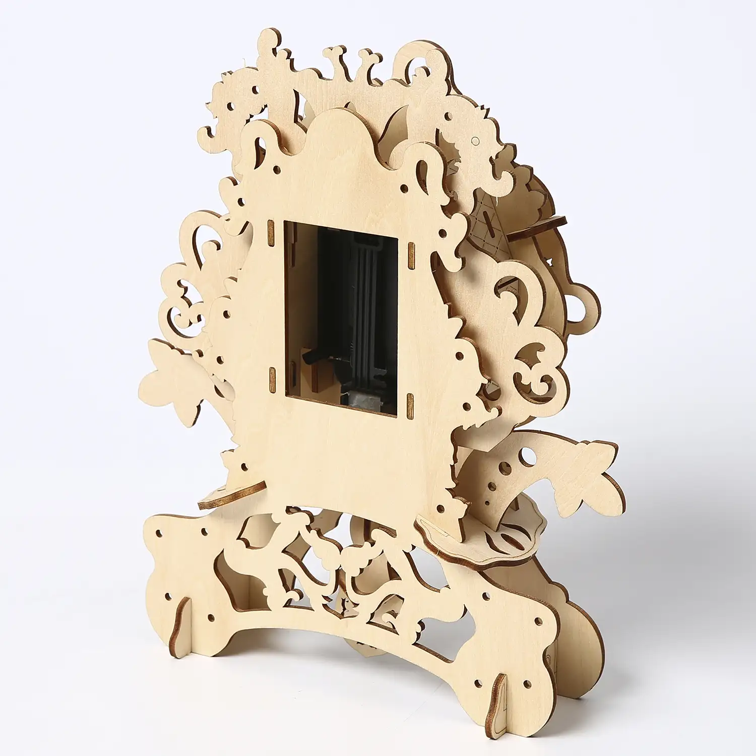 Maqueta de Madera 3D, diseño de Reloj antiguo con péndulo. 31 piezas.
