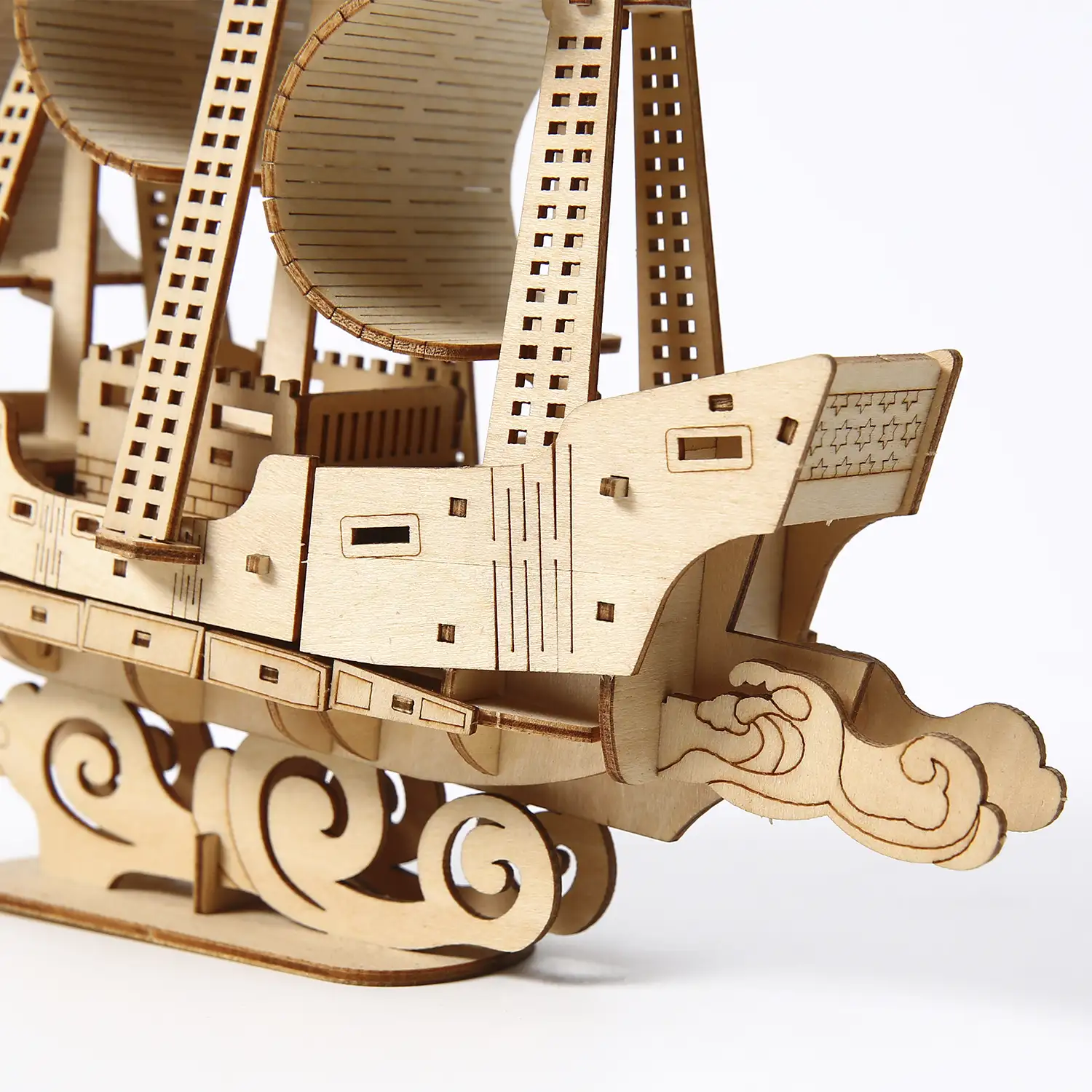 Maqueta de Madera 3D, diseño de Barco de vela con movimiento mecánico. 83 piezas.