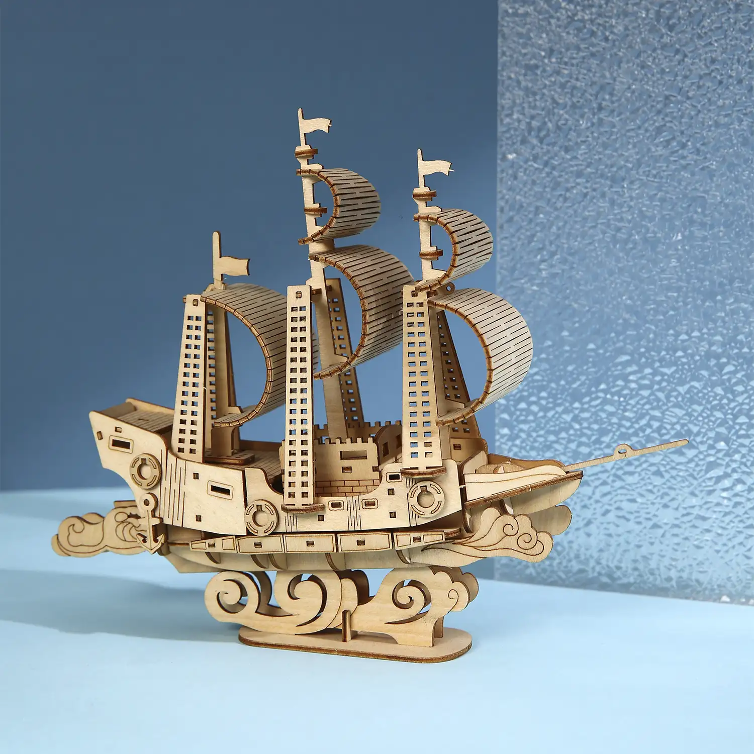 Maqueta de Madera 3D, diseño de Barco de vela con movimiento mecánico. 83 piezas.