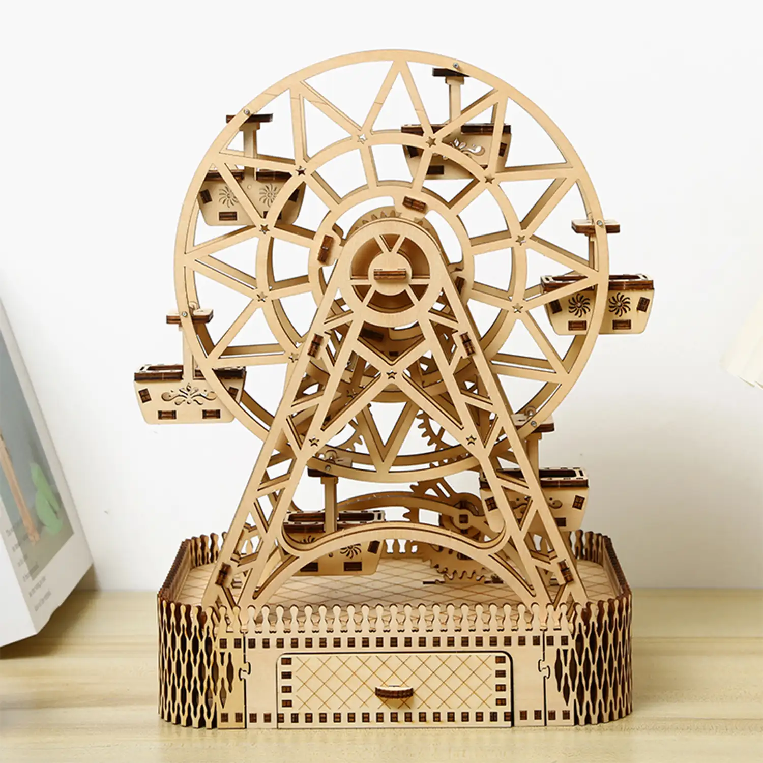 Maqueta de Madera 3D, diseño de Noria con movimiento mecánico y música. 207 piezas.