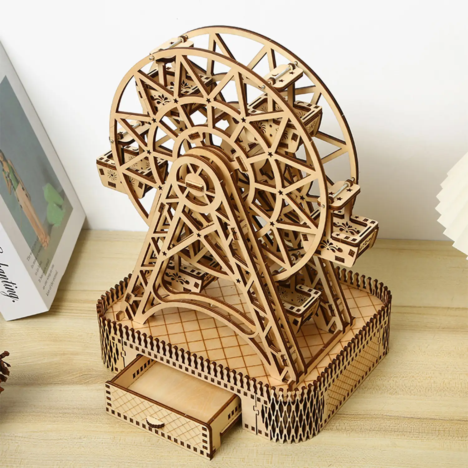 Maqueta de Madera 3D, diseño de Noria con movimiento mecánico y música. 207 piezas.