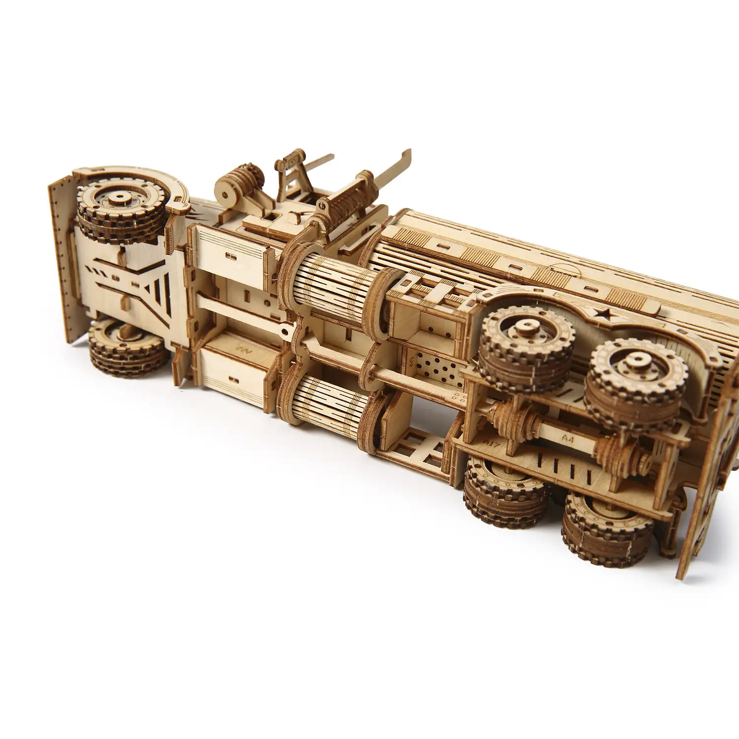 Maqueta de Madera 3D, diseño de Camión Cisterna con movimiento mecánico. 307 piezas.