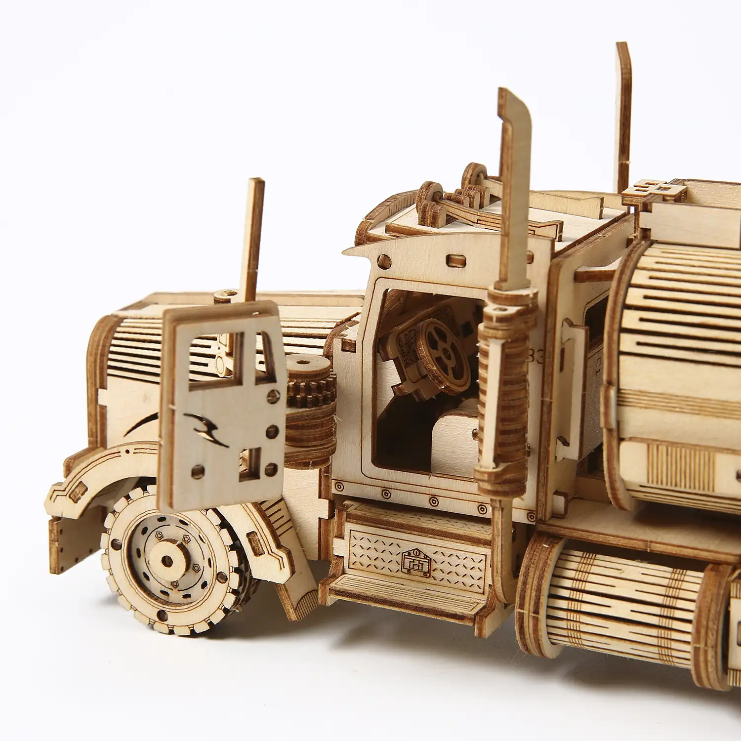 Maqueta de Madera 3D, diseño de Camión Cisterna con movimiento mecánico. 307 piezas.