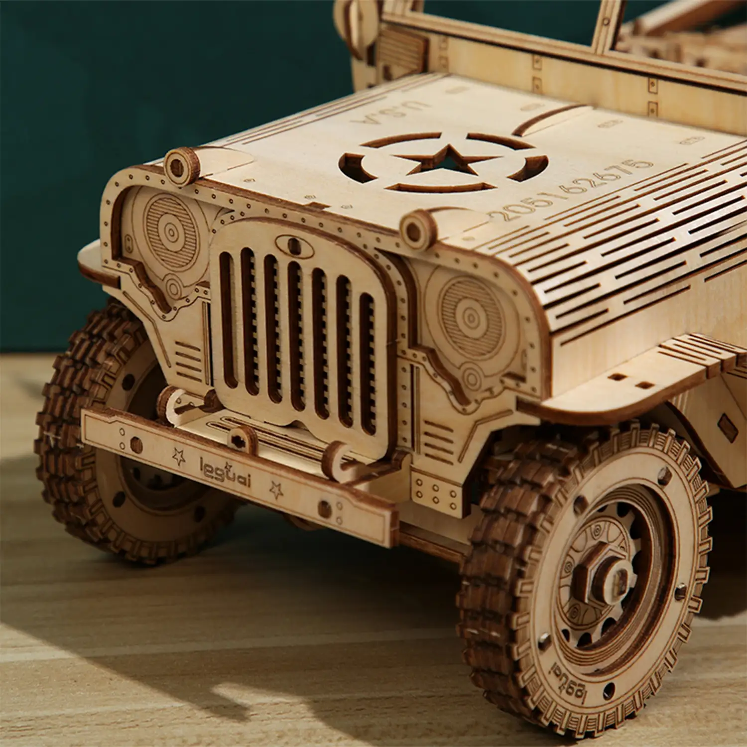 Maqueta de Madera 3D, diseño de Todoterreno con movimiento mecánico. 395 piezas.