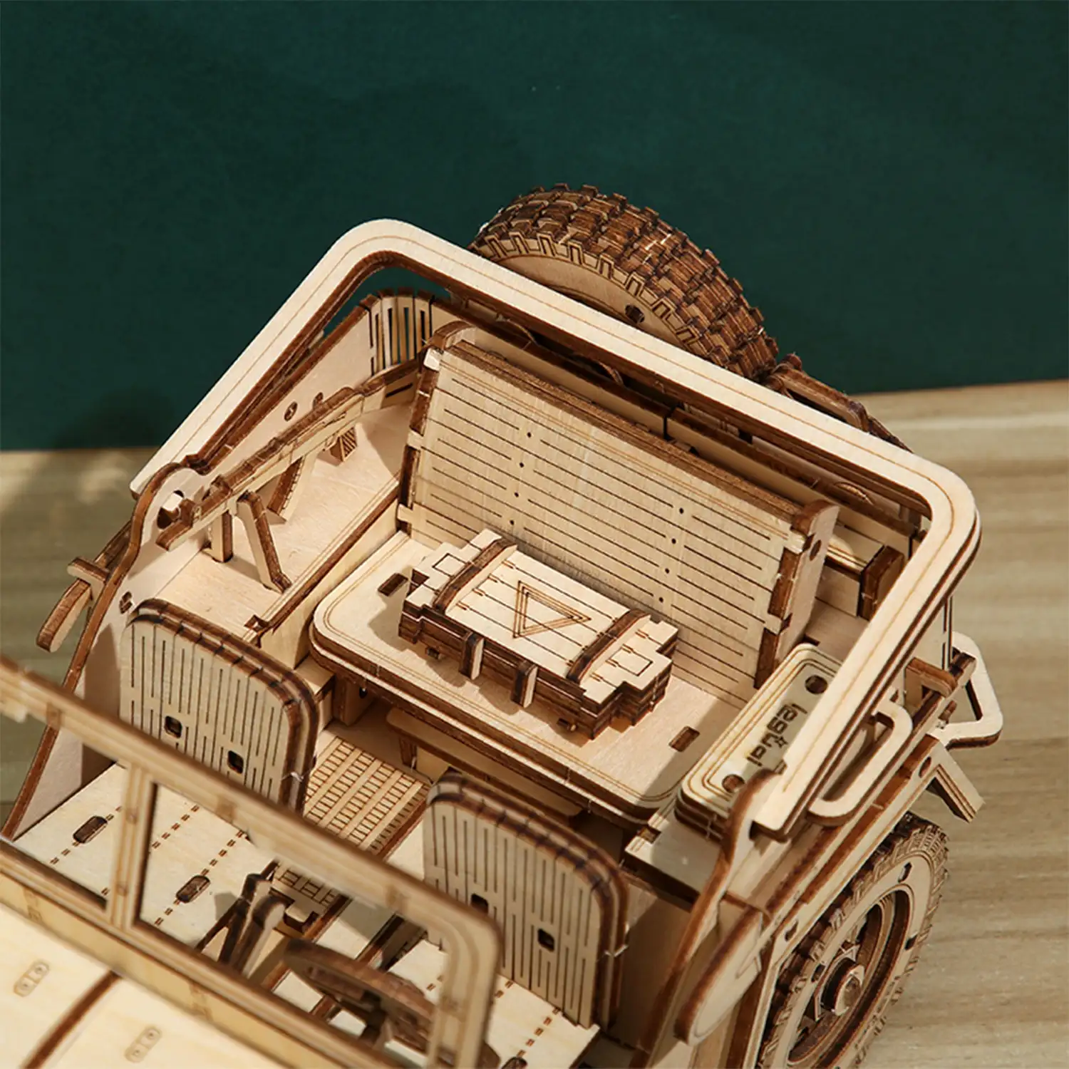Maqueta de Madera 3D, diseño de Todoterreno con movimiento mecánico. 395 piezas.