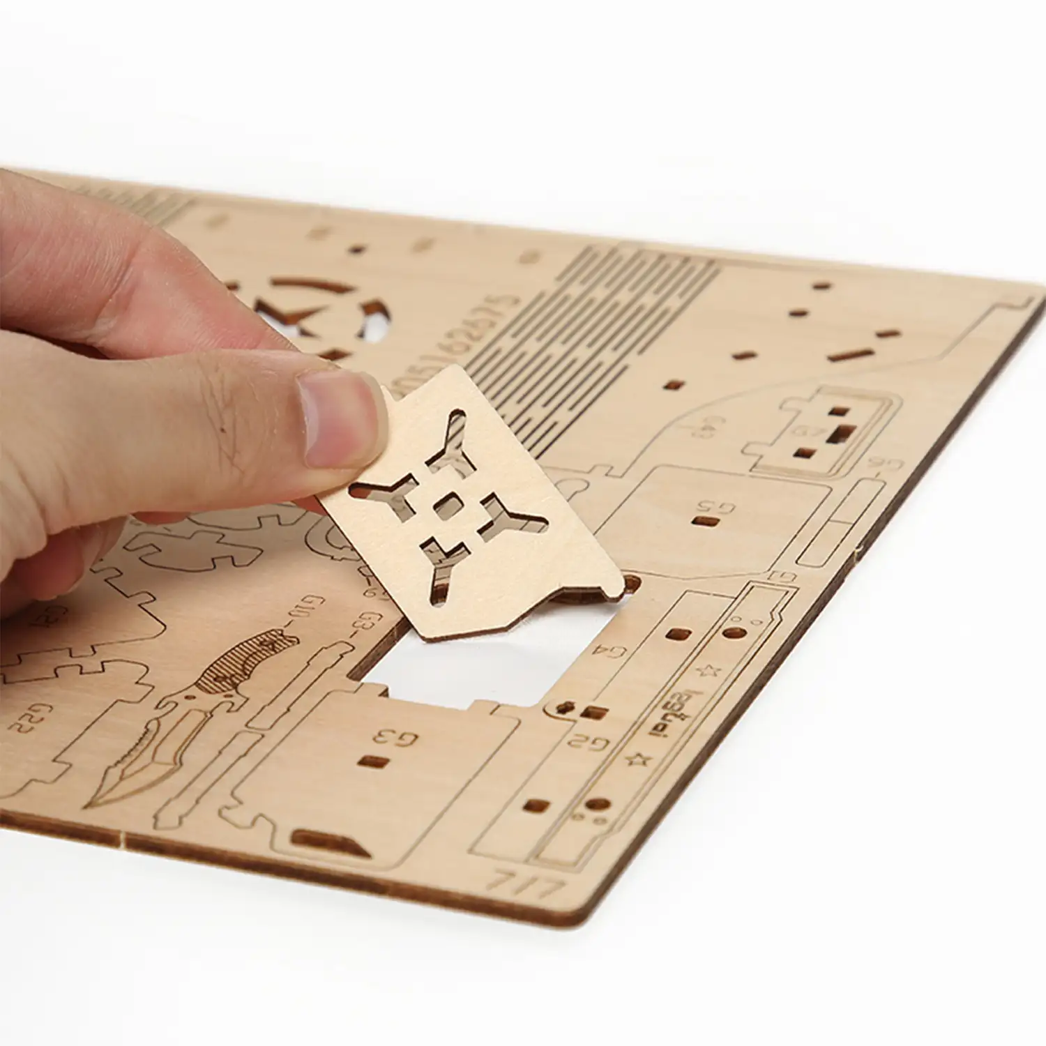 Maqueta de Madera 3D, diseño de Todoterreno con movimiento mecánico. 395 piezas.