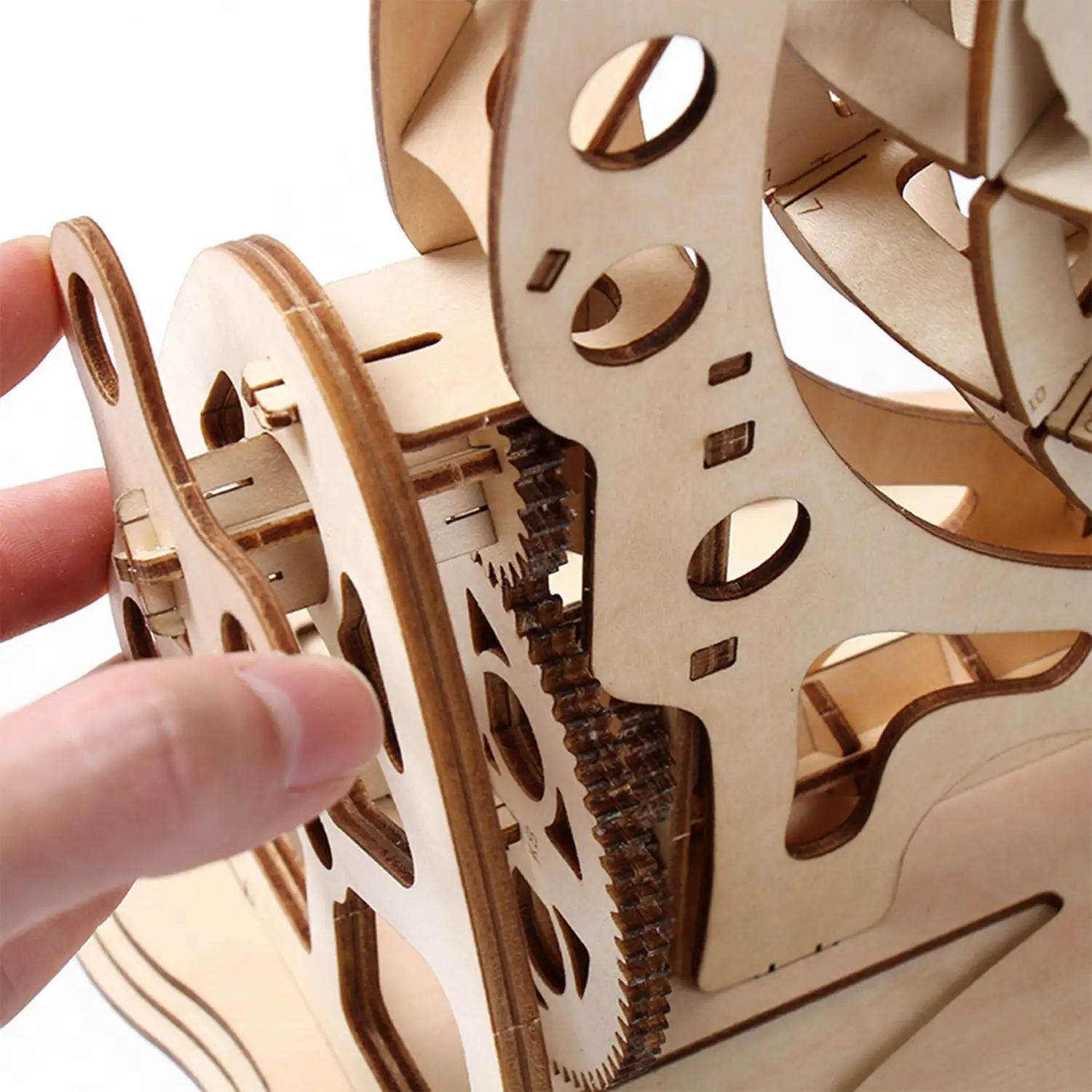 Maqueta de Madera 3D, diseño de Globo terráqueo con movimiento mecánico. 166 piezas.