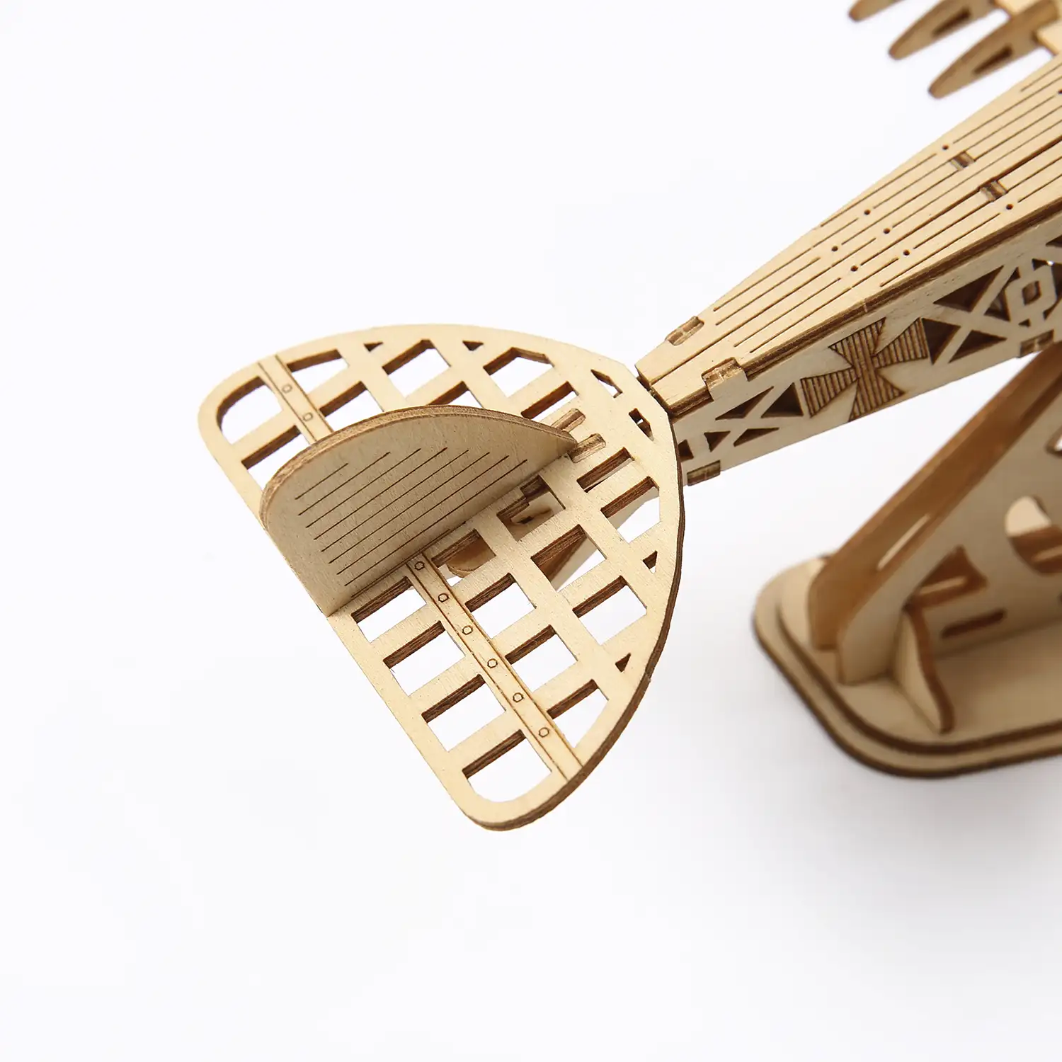 Maqueta de Madera 3D, diseño de Avioneta con movimiento mecánico. 105 piezas.
