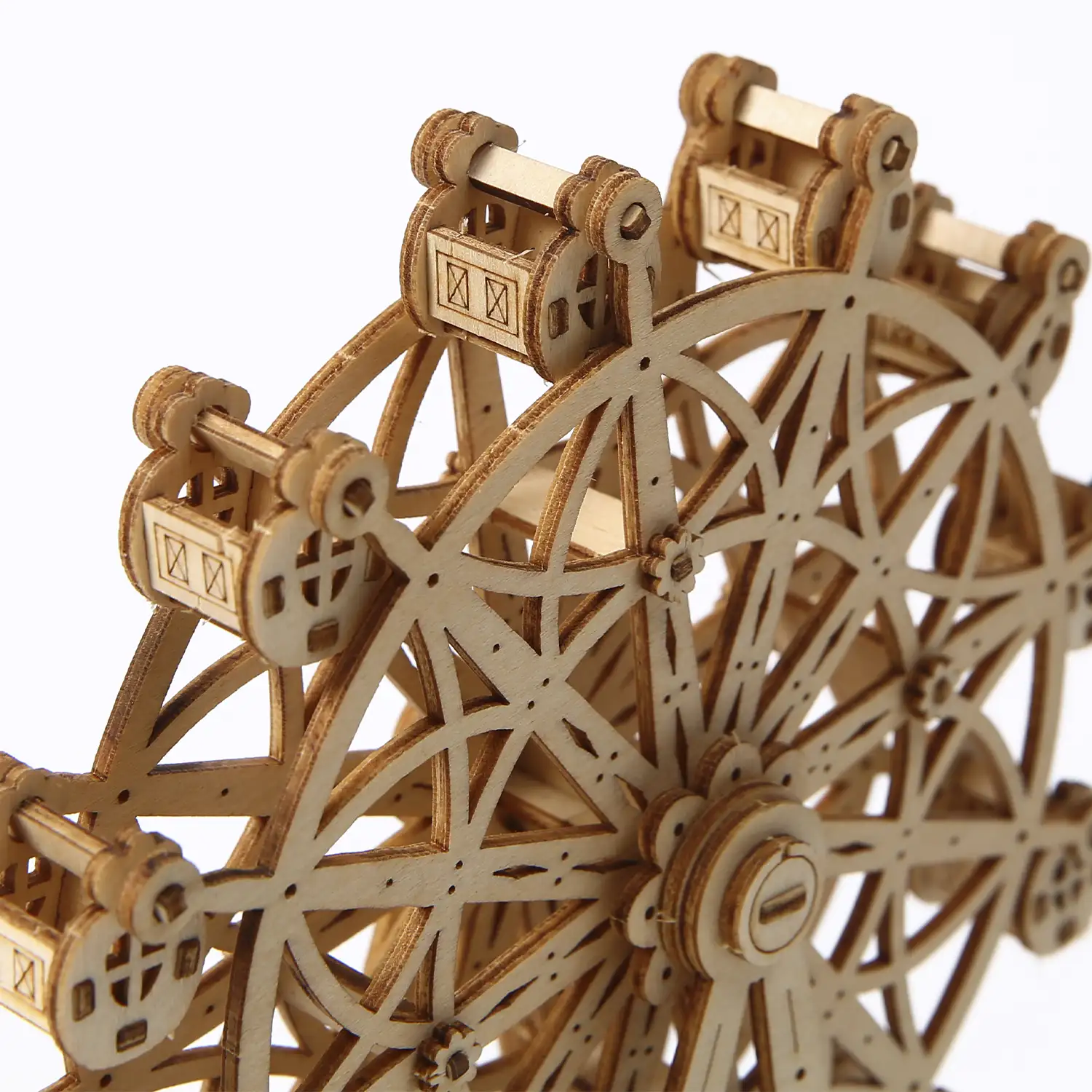 Maqueta de Madera 3D, diseño de Noria con carruaje con movimiento mecánico. 104 piezas.