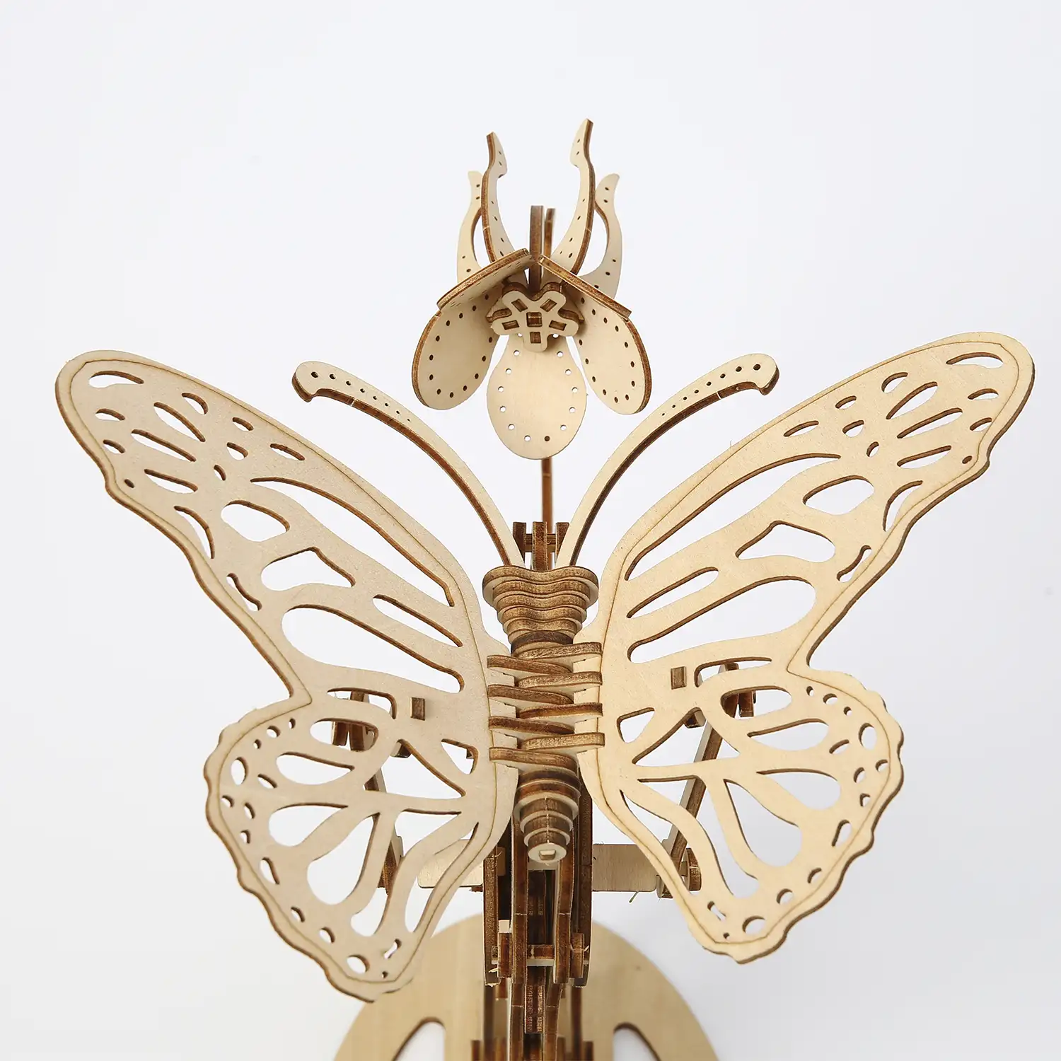 Maqueta de Madera 3D, diseño de Mariposa con movimiento mecánico. 138 piezas.