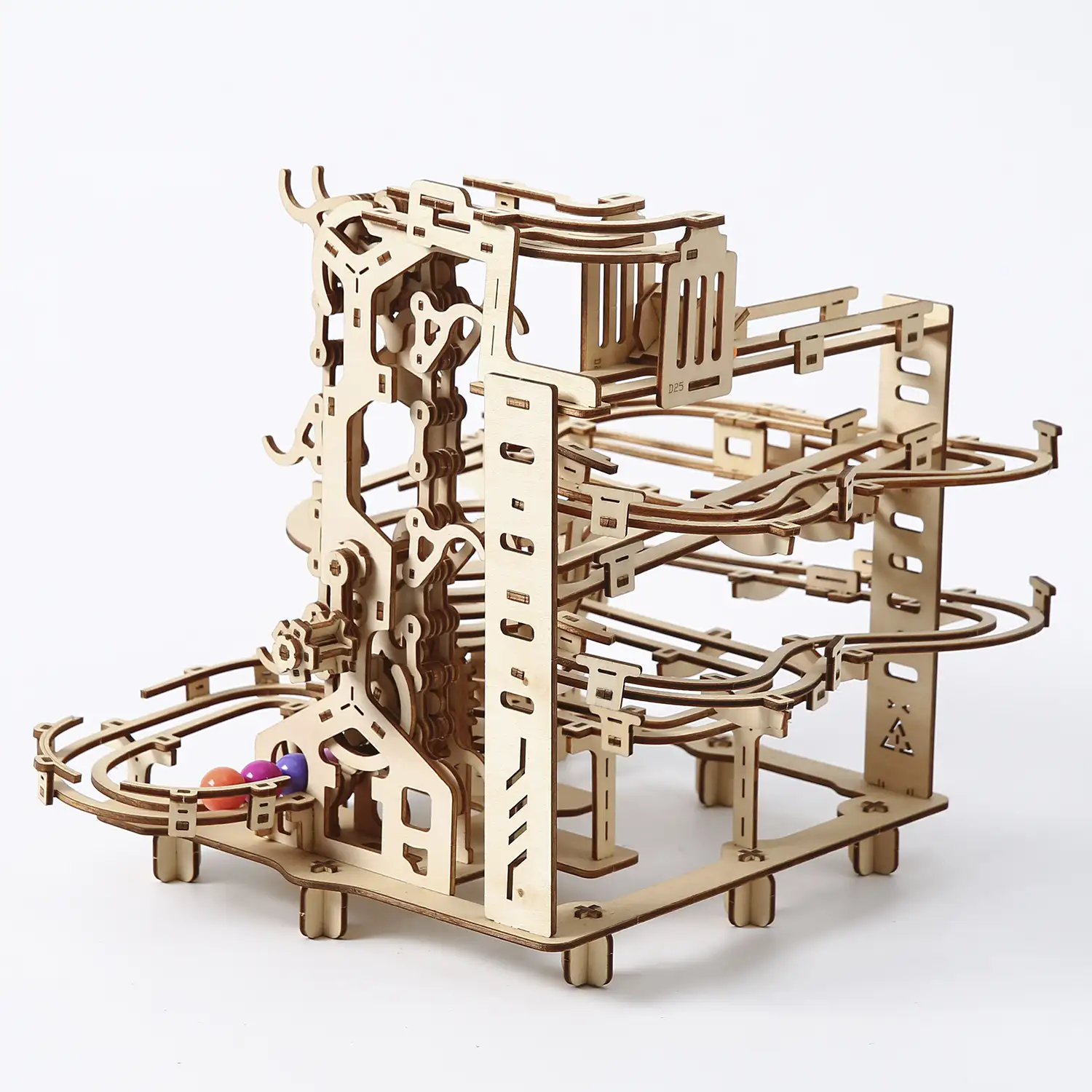 Maqueta de Madera 3D, diseño de Circuito para canicas con movimiento mecánico. 335 piezas.