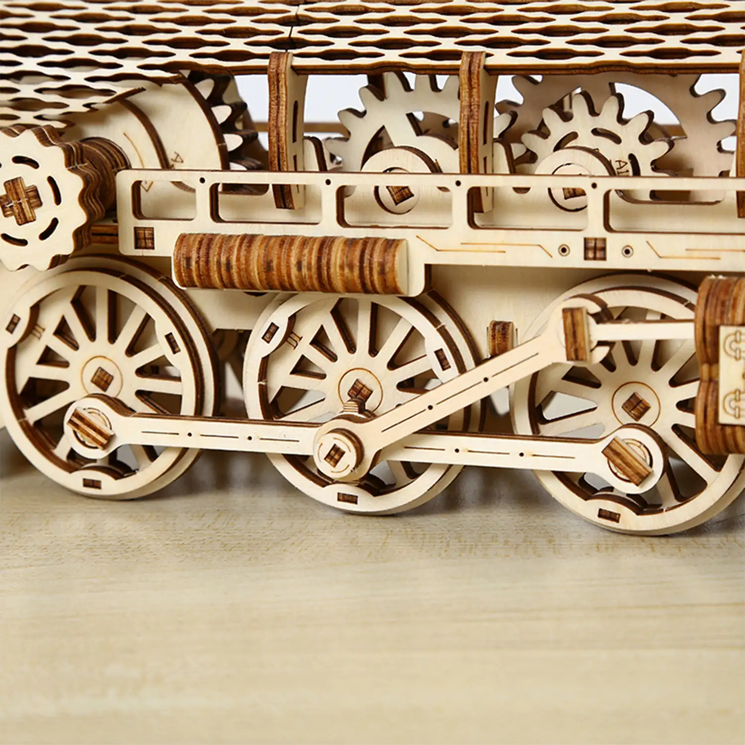Maqueta de Madera 3D, diseño de Tren de vapor con movimiento mecánico. 361 piezas.