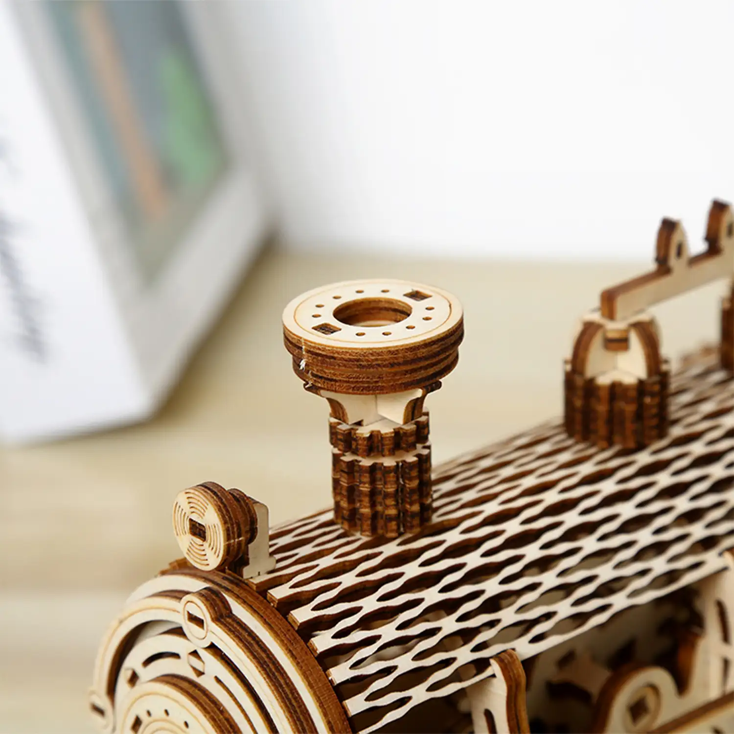 Maqueta de Madera 3D, diseño de Tren de vapor con movimiento mecánico. 361 piezas.