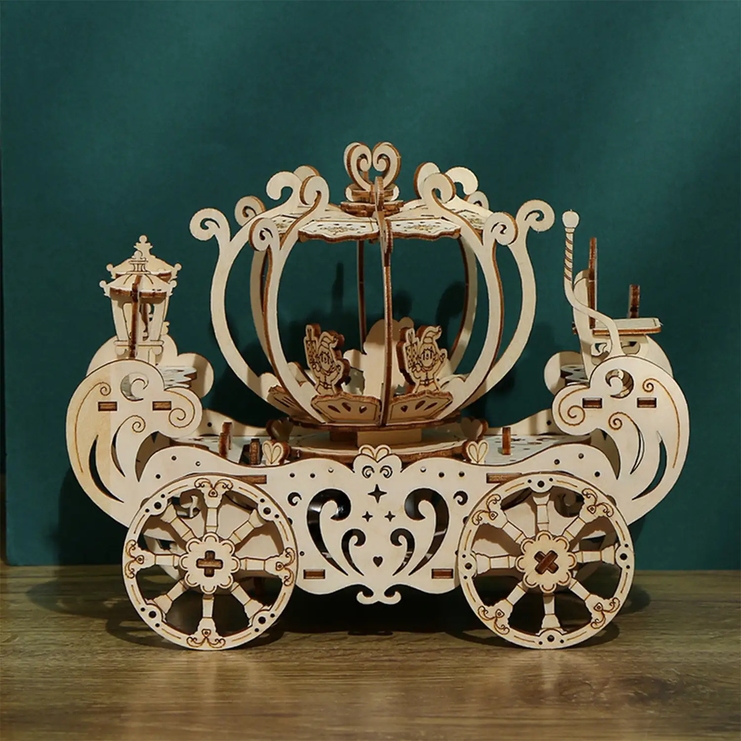 Maqueta de Madera 3D, diseño de Carruaje de calabaza con música y movimiento mecánico. 126 piezas.