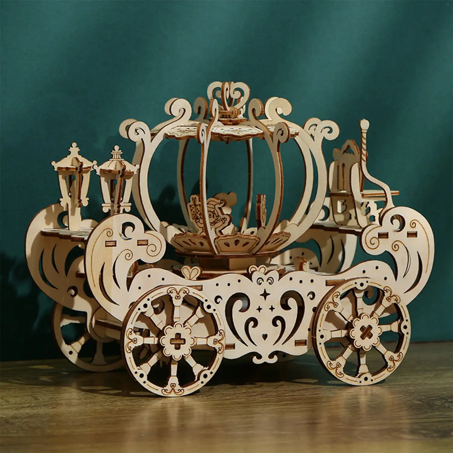 Maqueta de Madera 3D, diseño de Carruaje de calabaza con música y movimiento mecánico. 126 piezas.