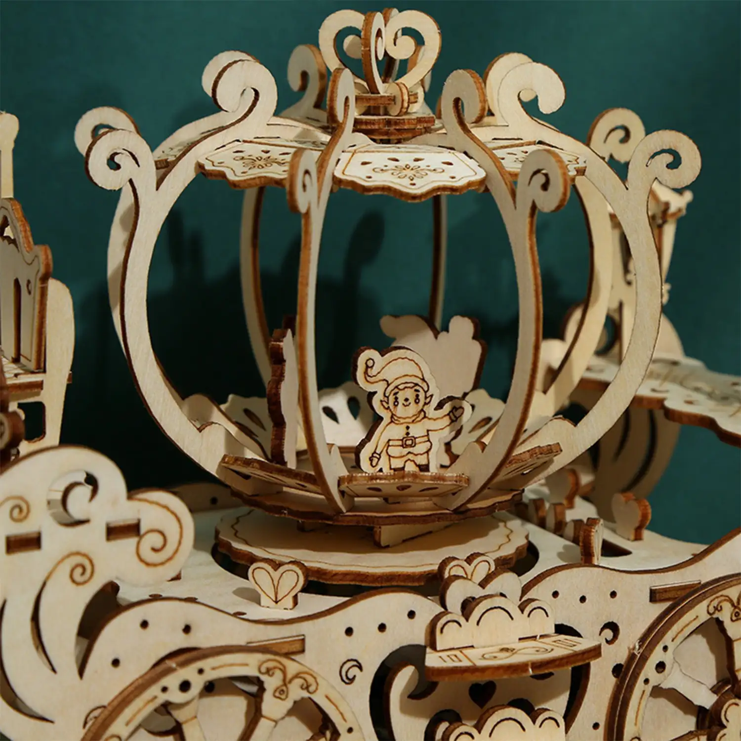 Maqueta de Madera 3D, diseño de Carruaje de calabaza con música y movimiento mecánico. 126 piezas.