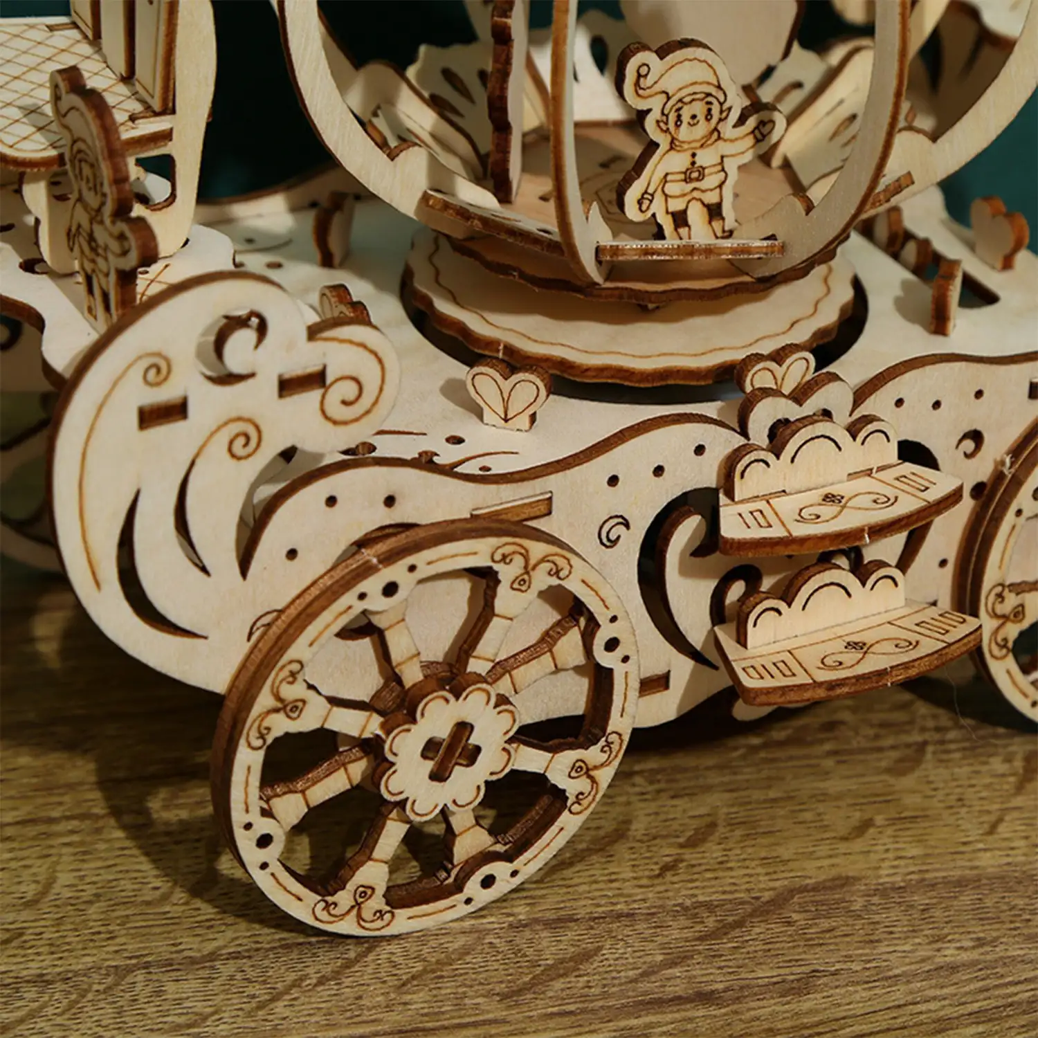 Maqueta de Madera 3D, diseño de Carruaje de calabaza con música y movimiento mecánico. 126 piezas.