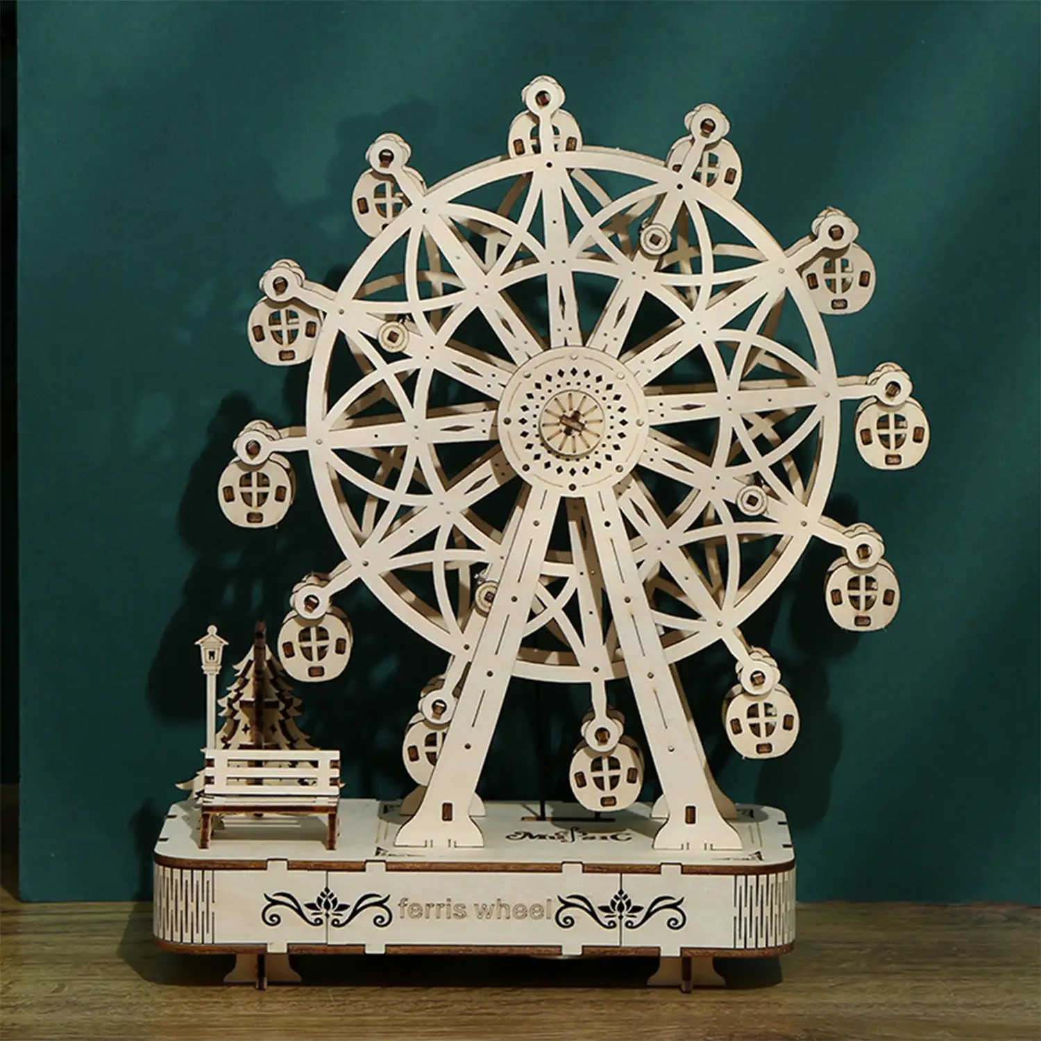 Maqueta de Madera 3D, diseño de Noria con música y movimiento mecánico. 133 piezas.