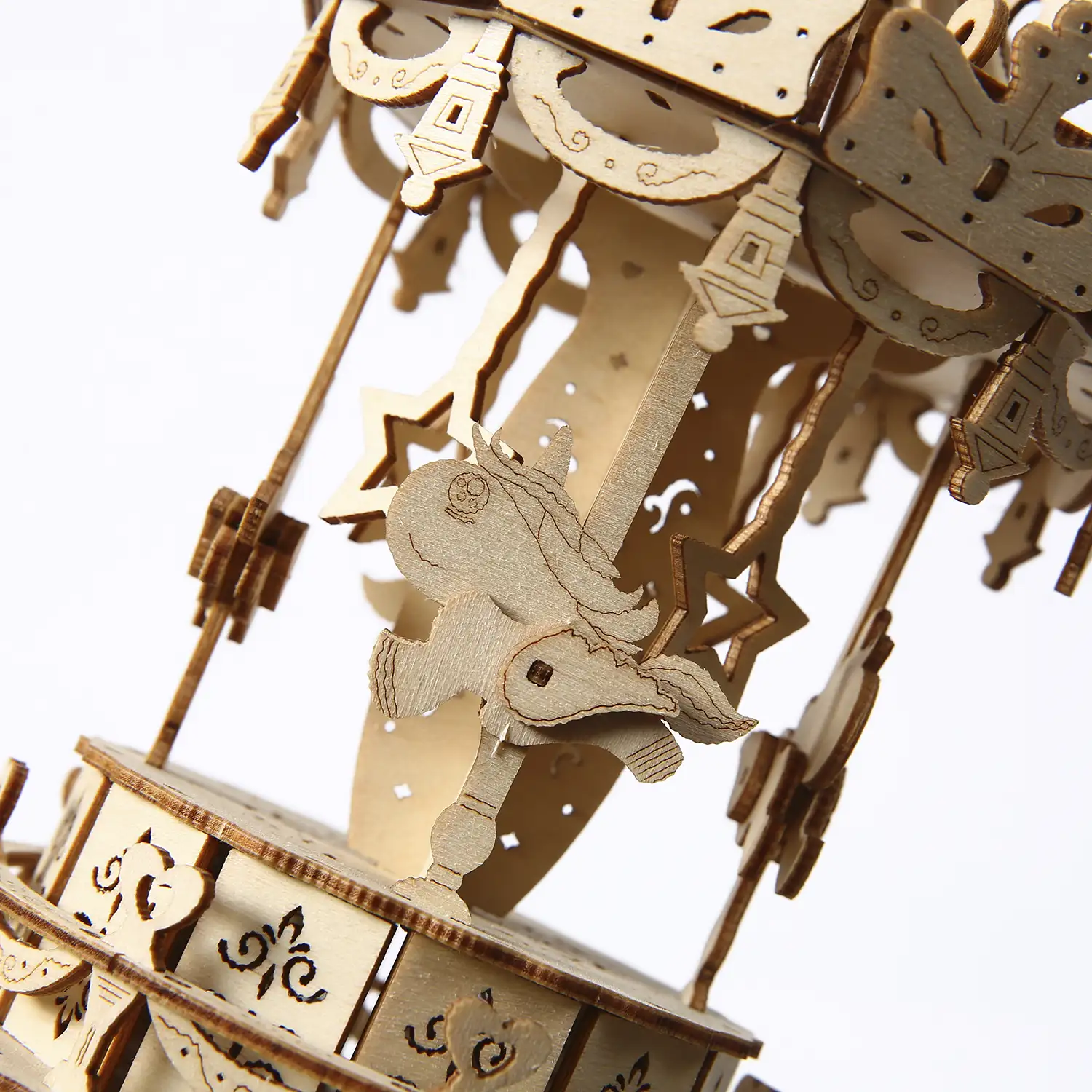 Maqueta de Madera 3D, diseño de Tiovivo con movimiento mecánico. 82 piezas.