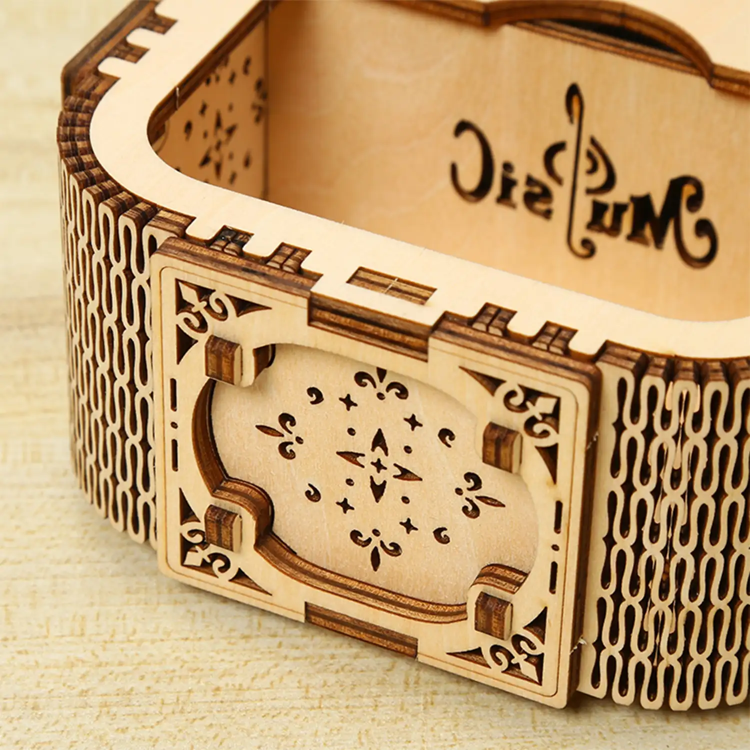 Maqueta de Madera 3D, diseño de Caja de música con movimiento mecánico. 68 piezas.