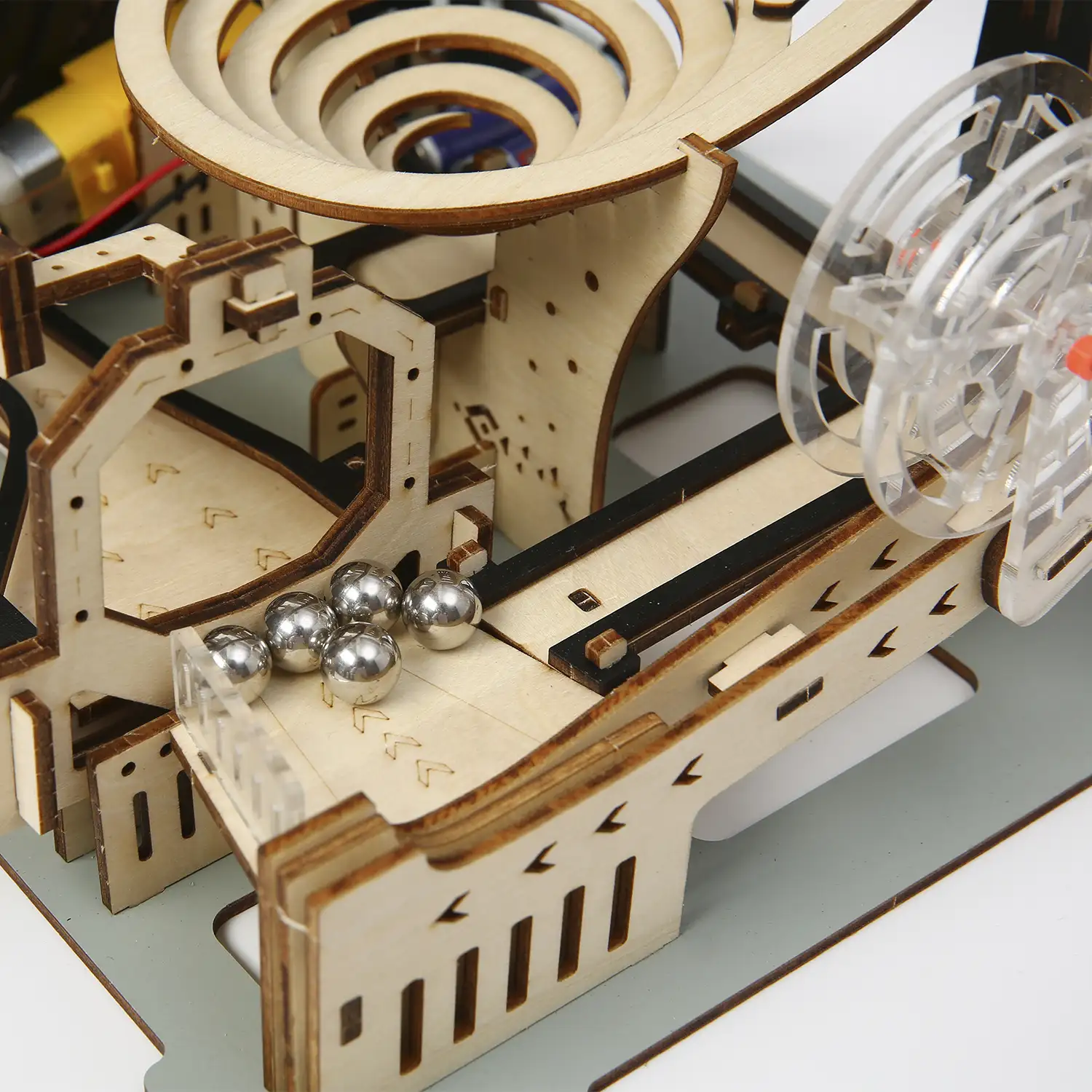 Maqueta de Madera 3D, diseño Raíl para perlas con movimiento mecánico. 168 piezas.