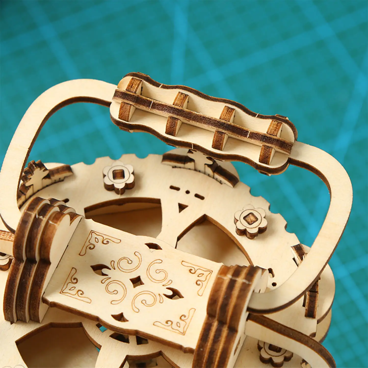 Maqueta de Madera 3D, diseño Linterna antigua con luz. 145 piezas.