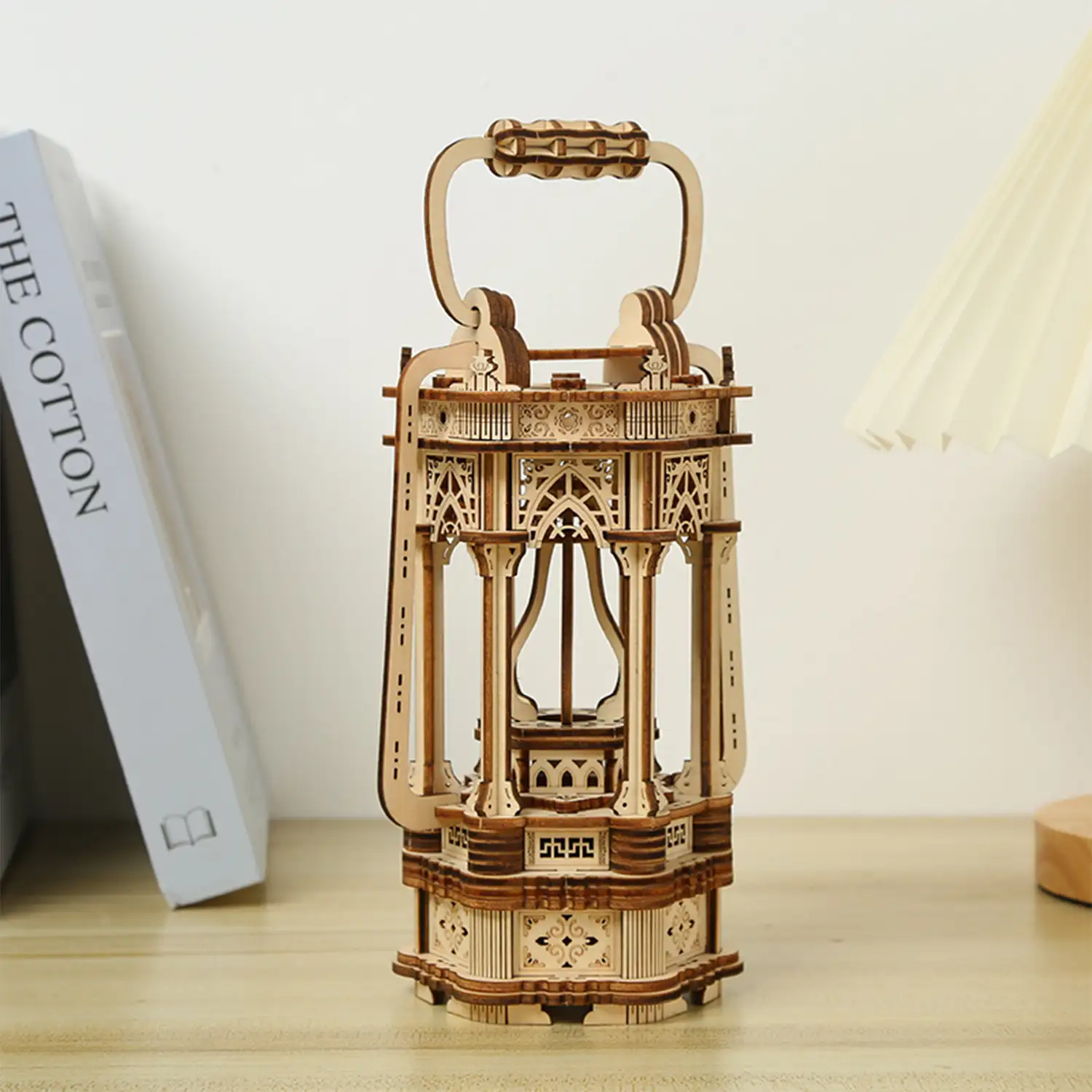 Maqueta de Madera 3D, diseño Linterna antigua con luz. 145 piezas.