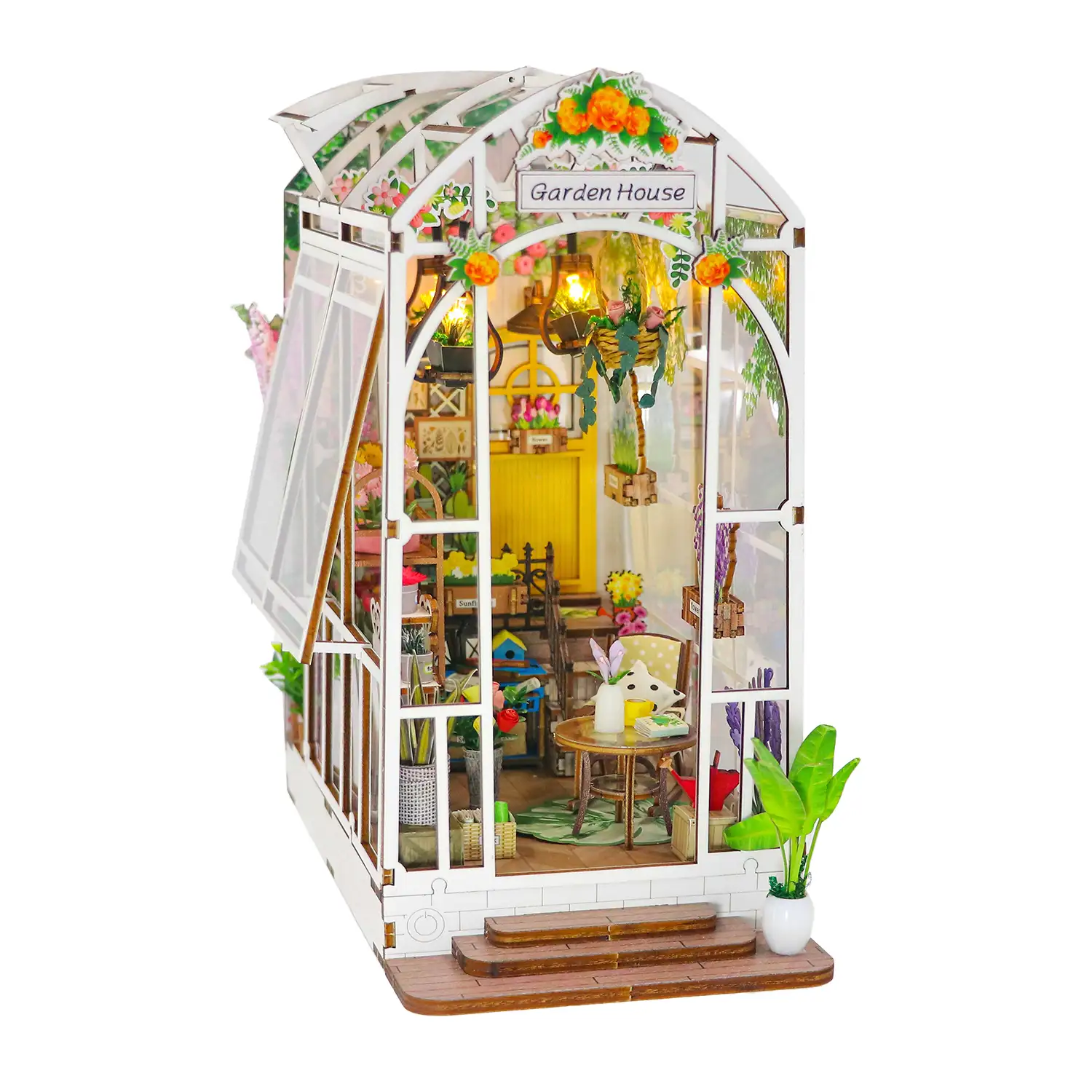 Casa jardín. Maqueta 3D realista con gran detalle y luces led.