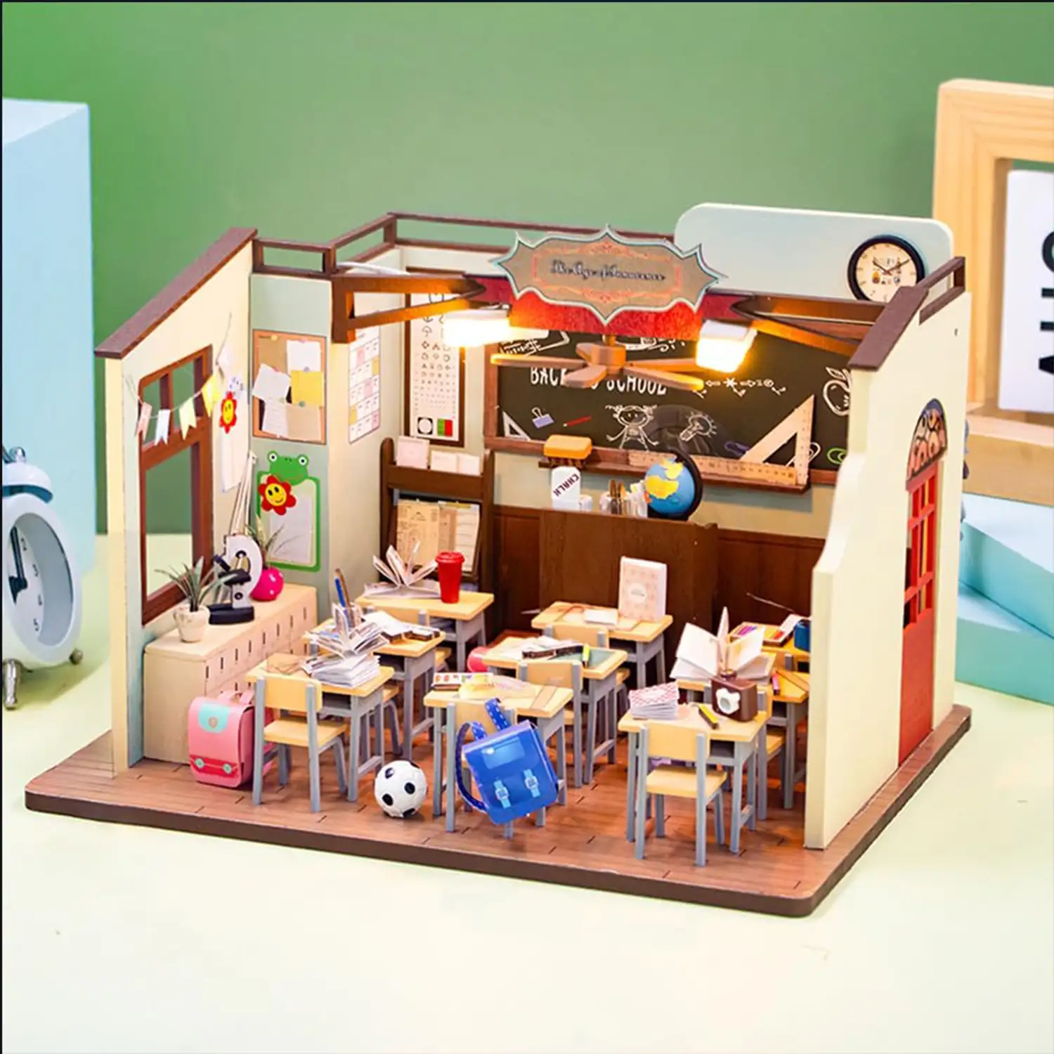 Clase de escuela. Maqueta 3D realista con gran detalle y luces led.