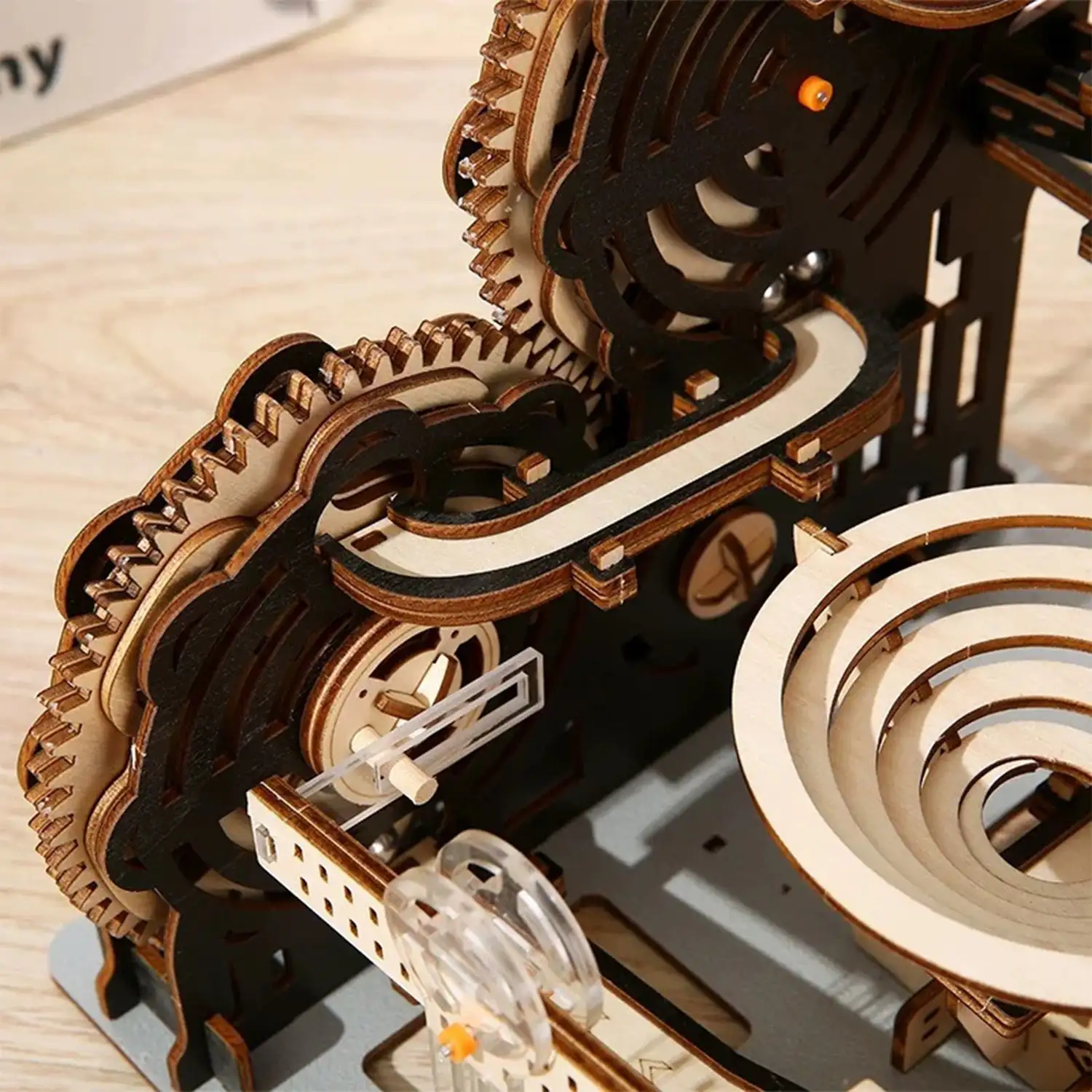 Maqueta de Madera 3D, diseño de Vía mecánica con movimiento. 133 piezas.