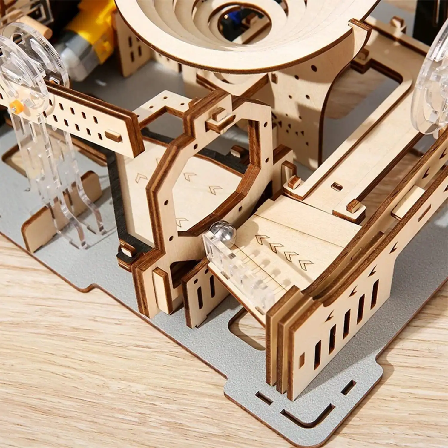 Maqueta de Madera 3D, diseño de Vía mecánica con movimiento. 133 piezas.