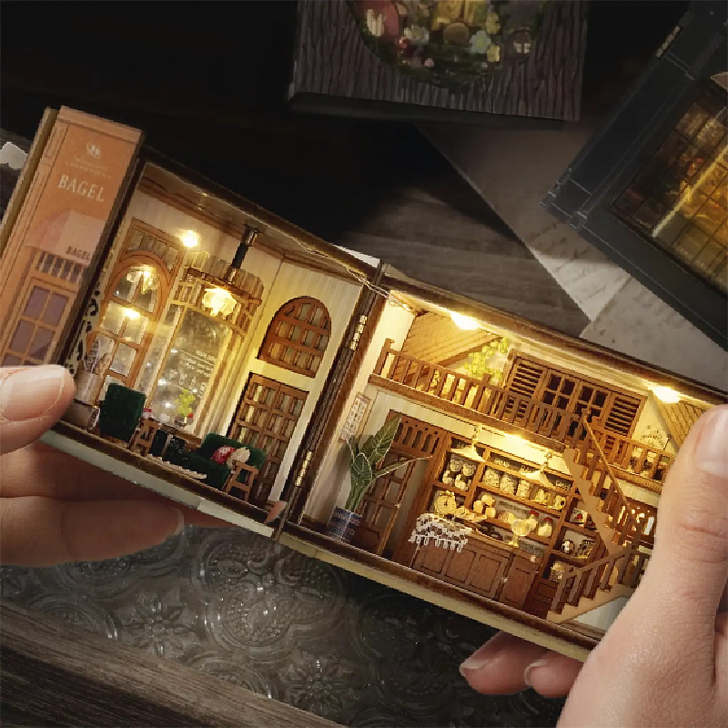 Colección Cubo fantástico, Tiempo de bagel. Maqueta plegable 3D realista con gran detalle y luces led.