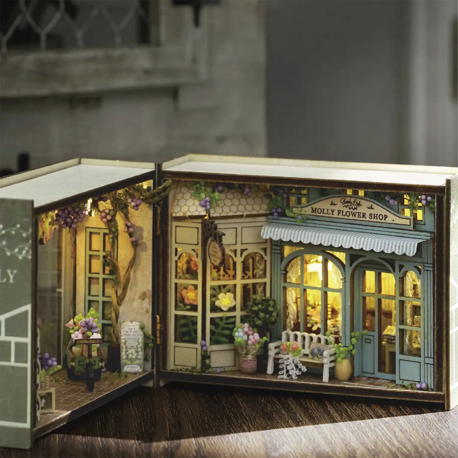 Colección Cubo fantástico, Jardín de Molly. Maqueta plegable 3D realista con gran detalle y luces led.