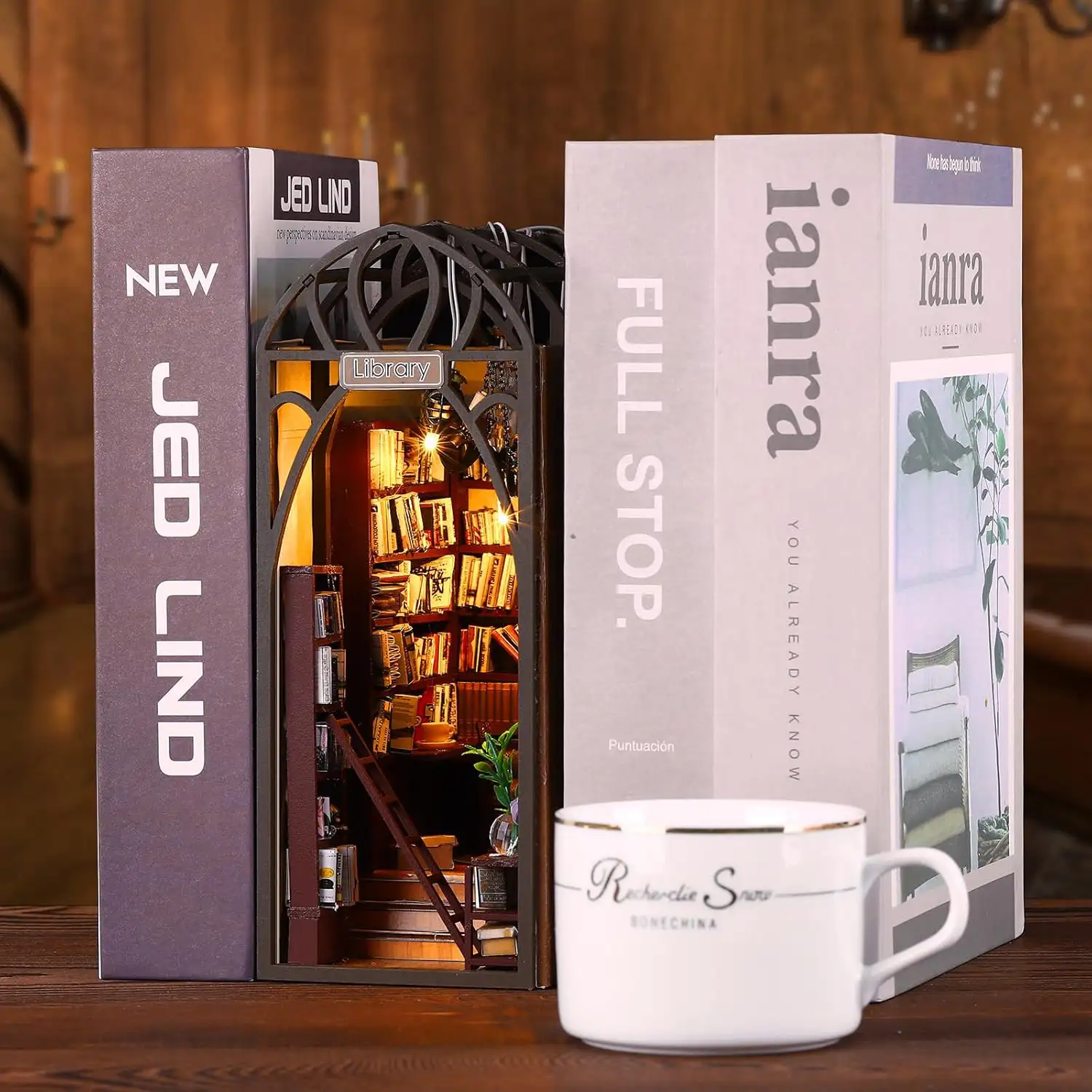 Librería Enciclopedia. Book Nook realista con gran detalle, cubierta y luces led.