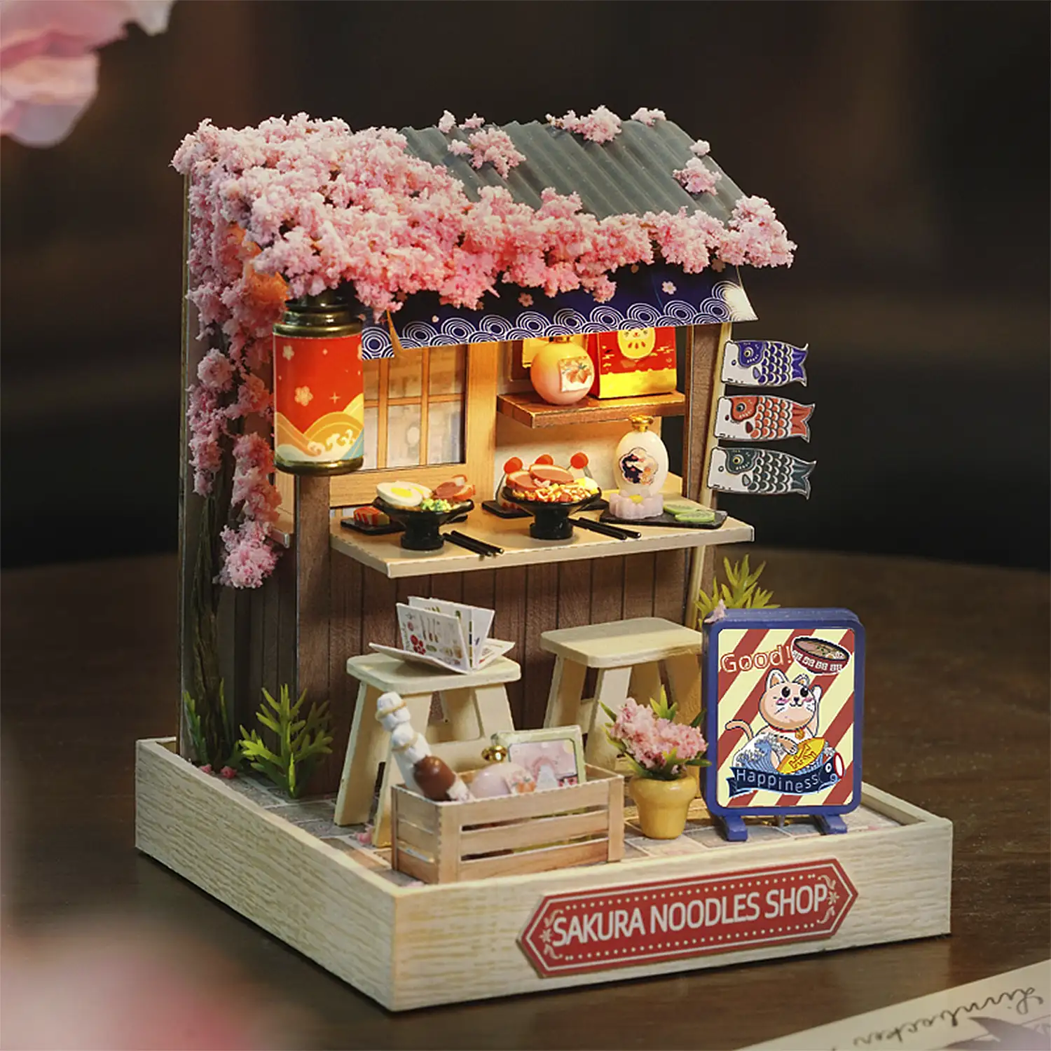 Colección Rincón de la felicidad, Casa del fideo Sakura. Maqueta 3D realista con gran detalle, cubierta antipolvo y luces led.