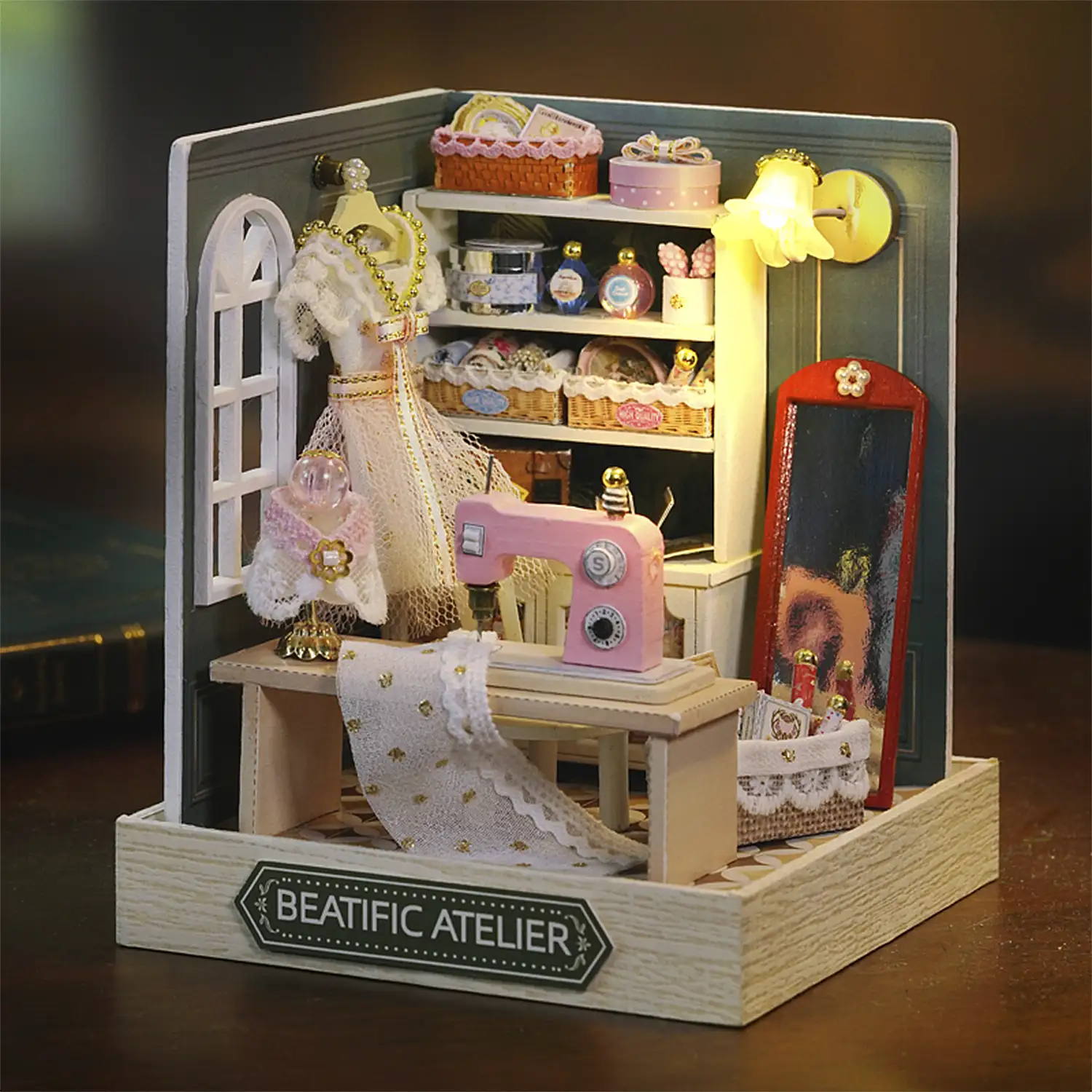 Colección Rincón de la felicidad, Estudio Feliz. Maqueta 3D realista con gran detalle, cubierta antipolvo y luces led.