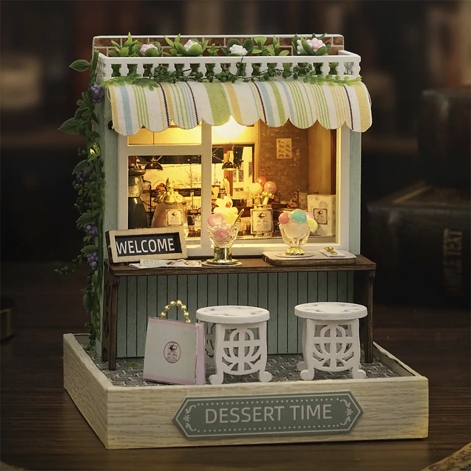 Colección Rincón de la felicidad, Tiempo de Postre. Maqueta 3D realista con gran detalle, cubierta antipolvo y luces led.