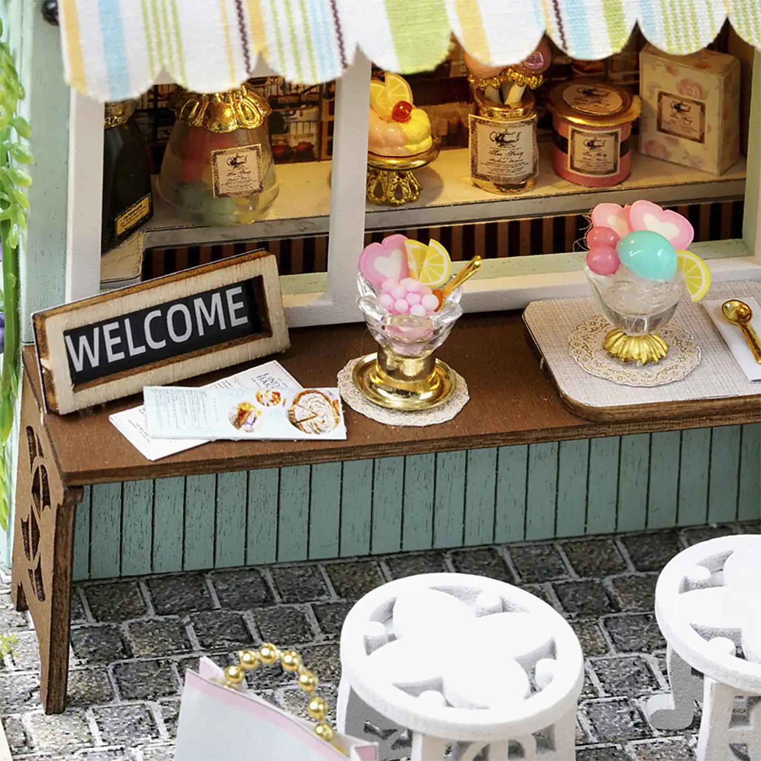 Colección Rincón de la felicidad, Tiempo de Postre. Maqueta 3D realista con gran detalle, cubierta antipolvo y luces led.