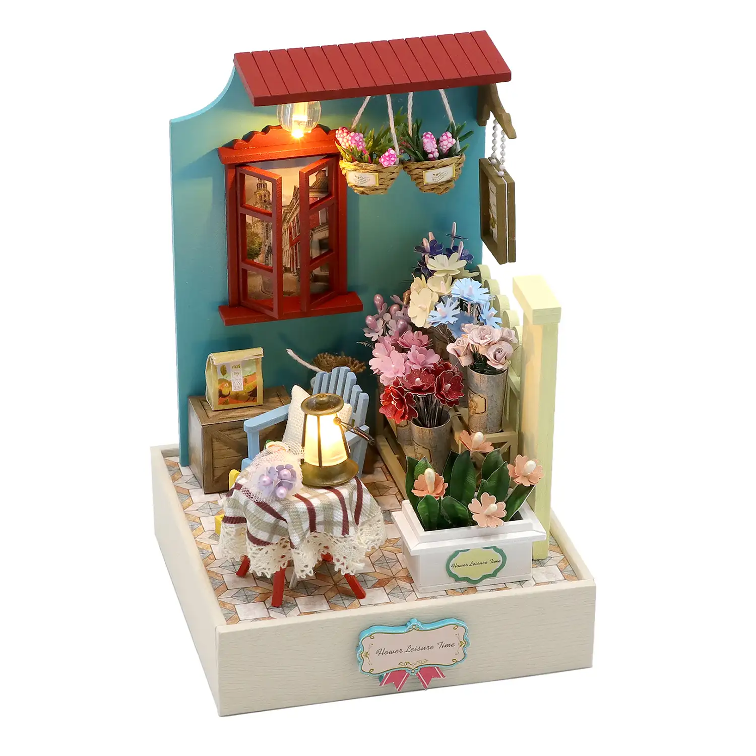 Recogiendo la luz entre las flores. Maqueta 3D realista con gran detalle y luces led.