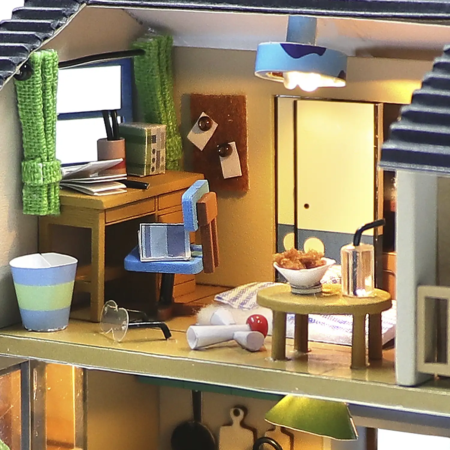 Villa de montaña con cubierta antipolvo. Maqueta 3D realista con gran detalle y luces led.